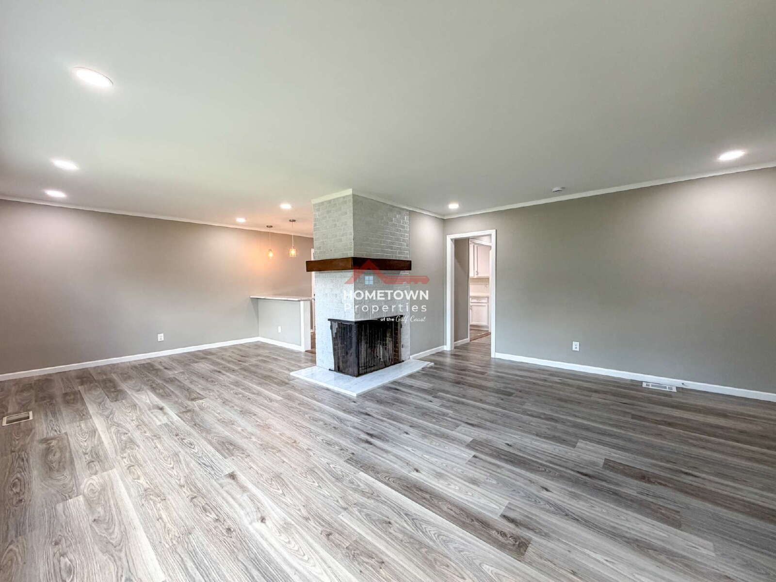 Charming 4-Bed Oasis with 2.5 Baths in Pensacola's Prime Location - 1815 Hallmark Dr! property image