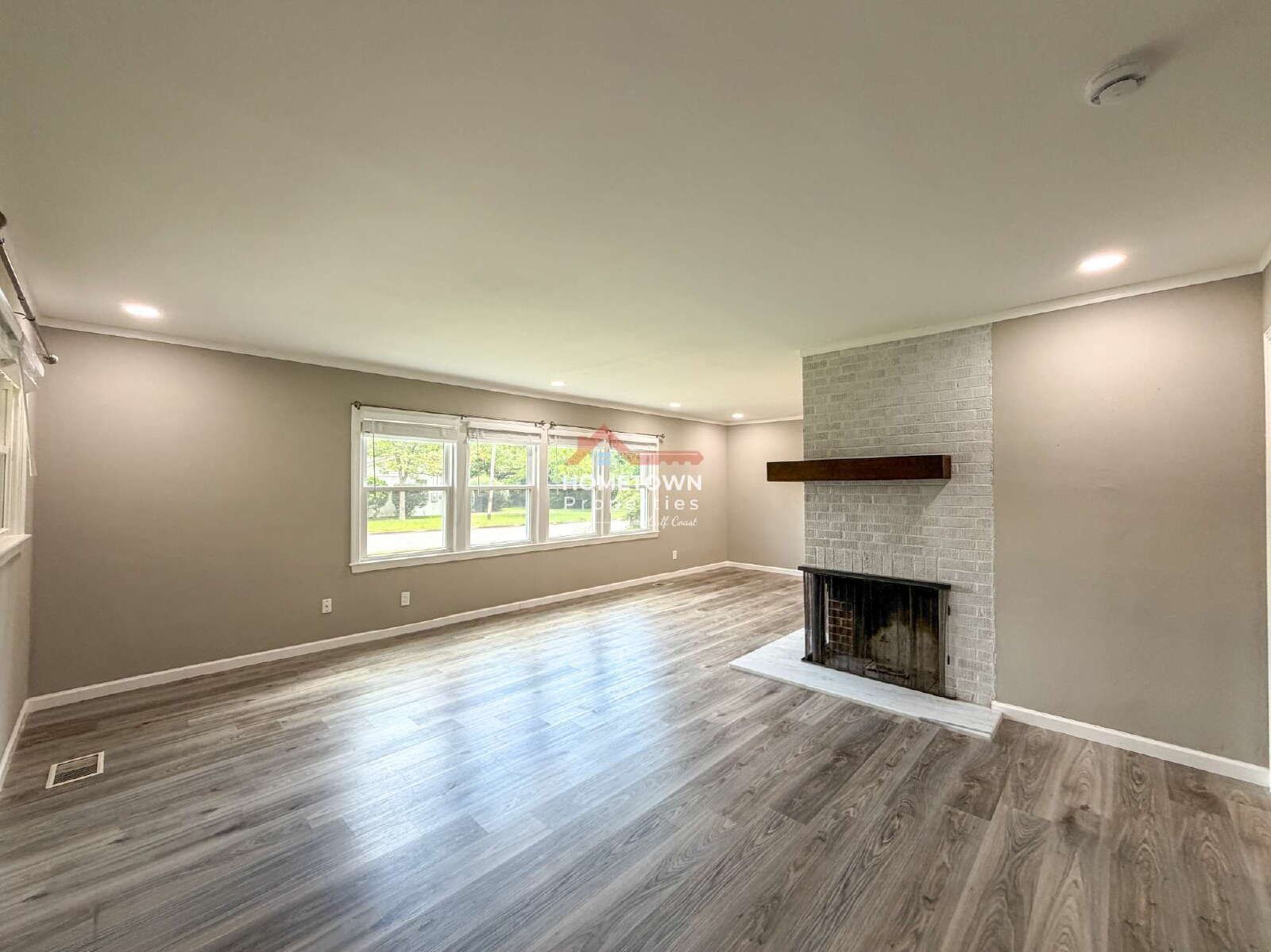 Charming 4-Bed Oasis with 2.5 Baths in Pensacola's Prime Location - 1815 Hallmark Dr! property image