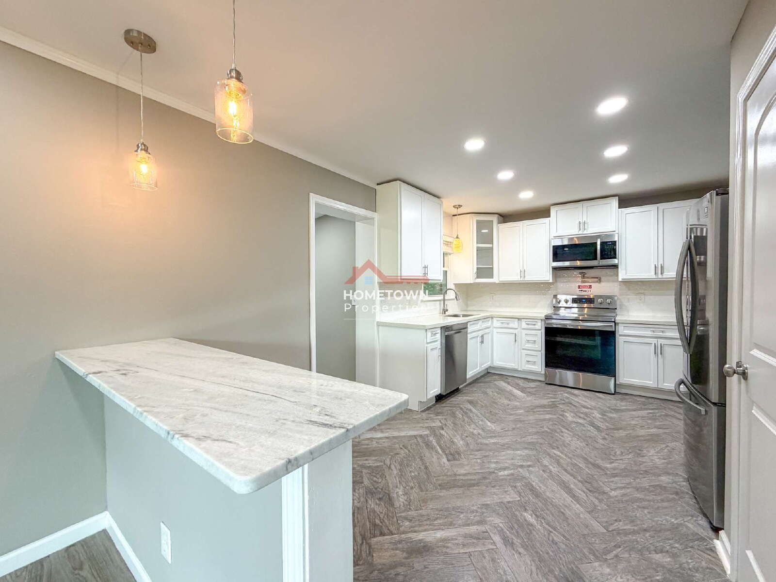 Charming 4-Bed Oasis with 2.5 Baths in Pensacola's Prime Location - 1815 Hallmark Dr! property image