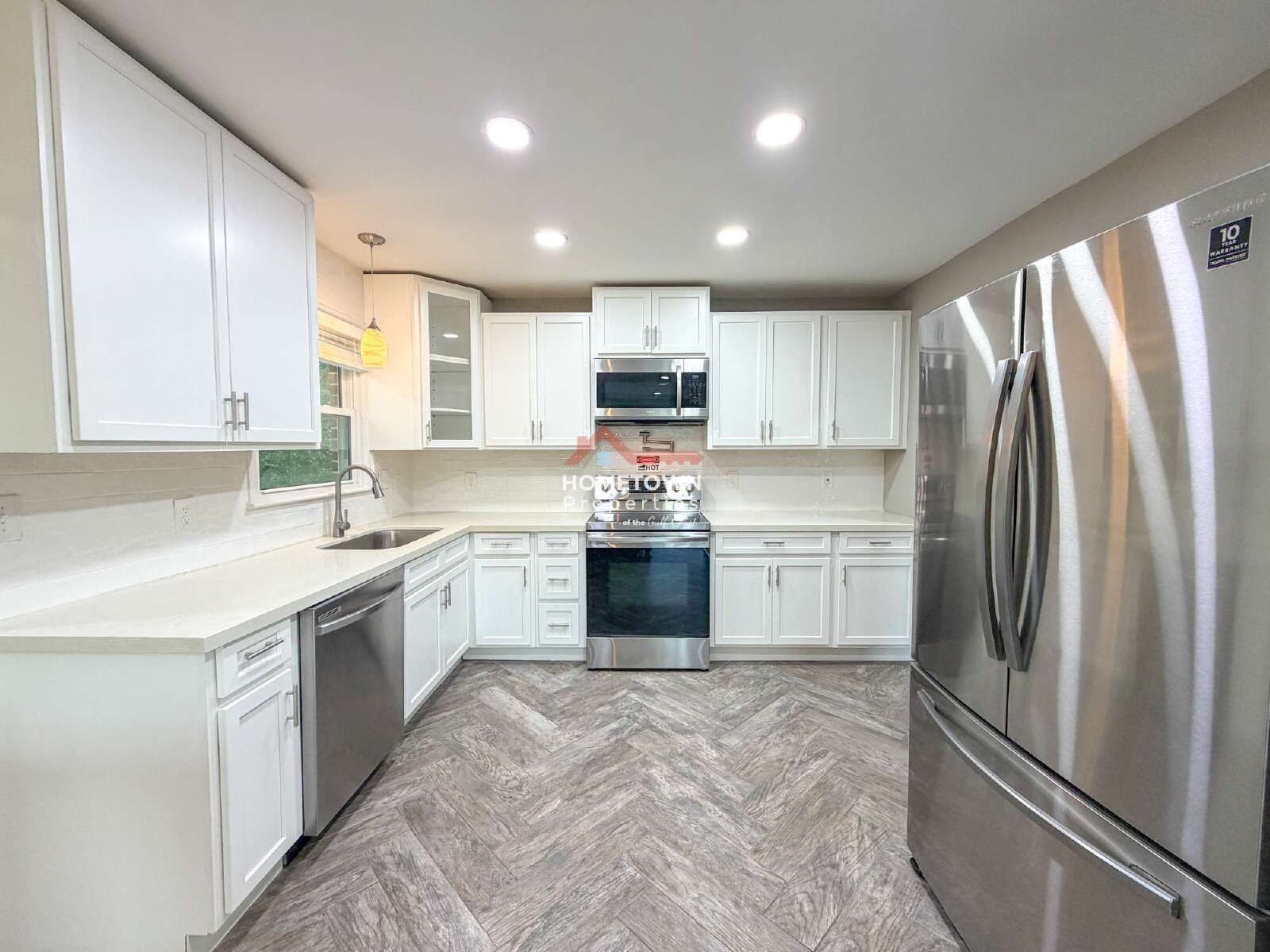 Charming 4-Bed Oasis with 2.5 Baths in Pensacola's Prime Location - 1815 Hallmark Dr! property image
