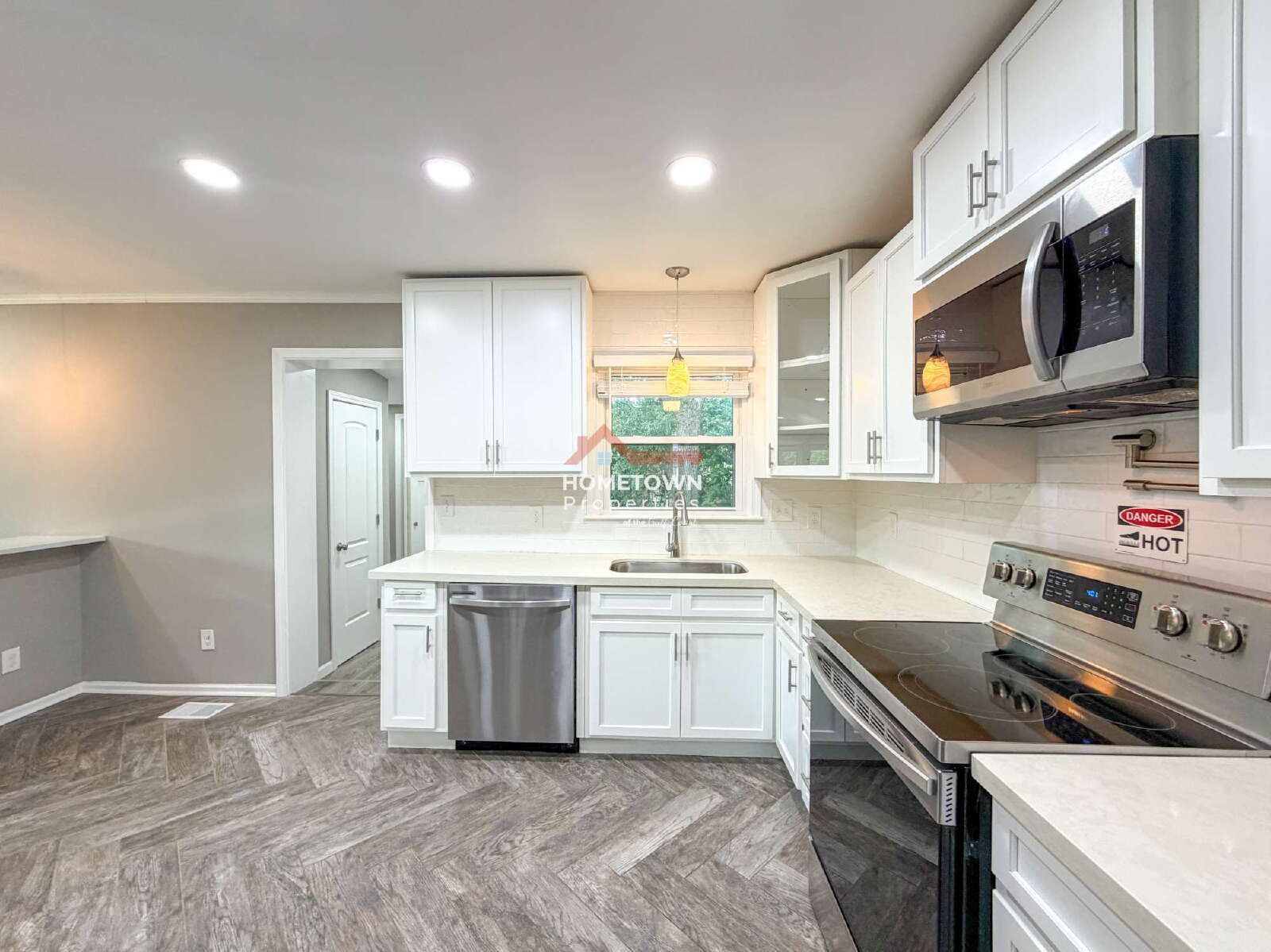 Charming 4-Bed Oasis with 2.5 Baths in Pensacola's Prime Location - 1815 Hallmark Dr! property image