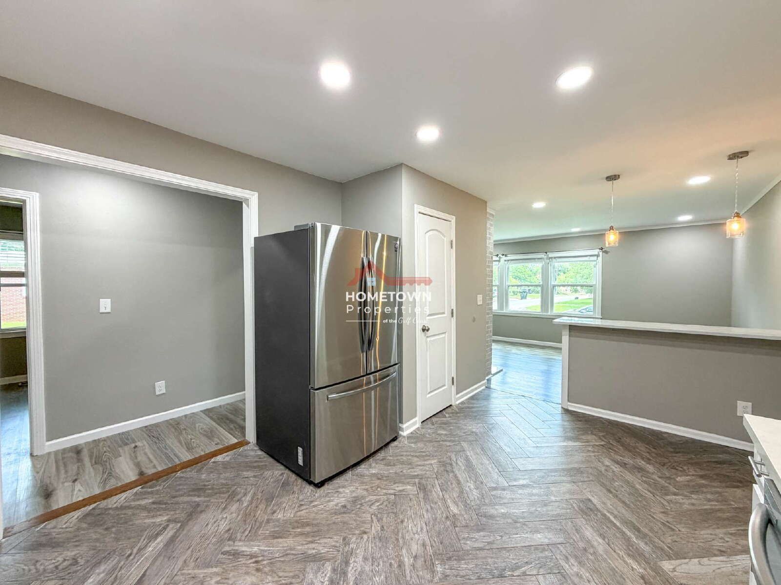 Charming 4-Bed Oasis with 2.5 Baths in Pensacola's Prime Location - 1815 Hallmark Dr! property image