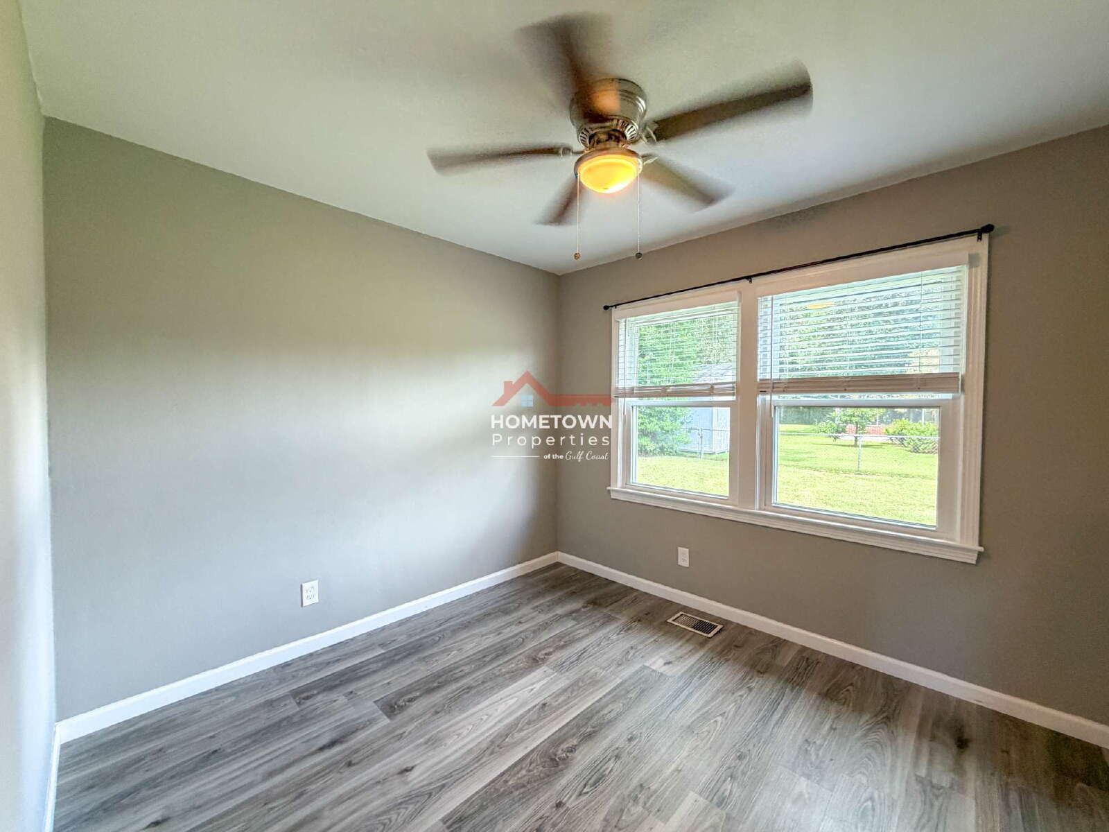 Charming 4-Bed Oasis with 2.5 Baths in Pensacola's Prime Location - 1815 Hallmark Dr! property image