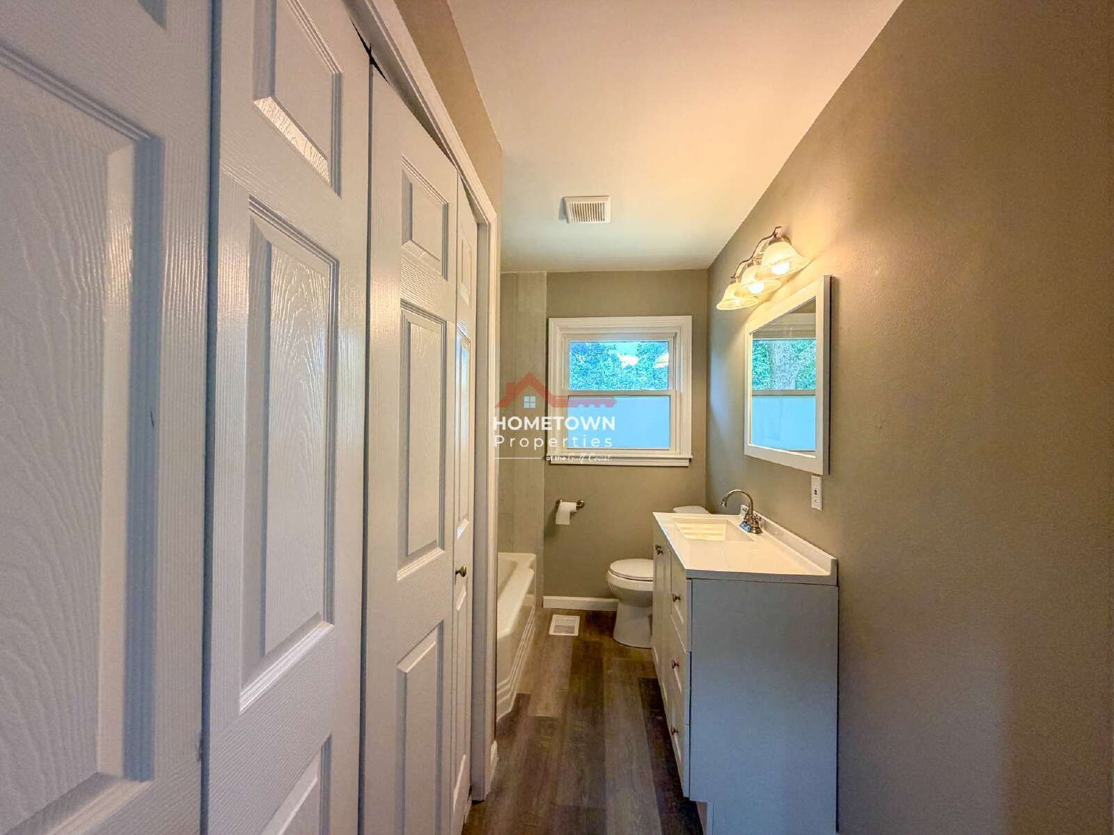 Charming 4-Bed Oasis with 2.5 Baths in Pensacola's Prime Location - 1815 Hallmark Dr! property image