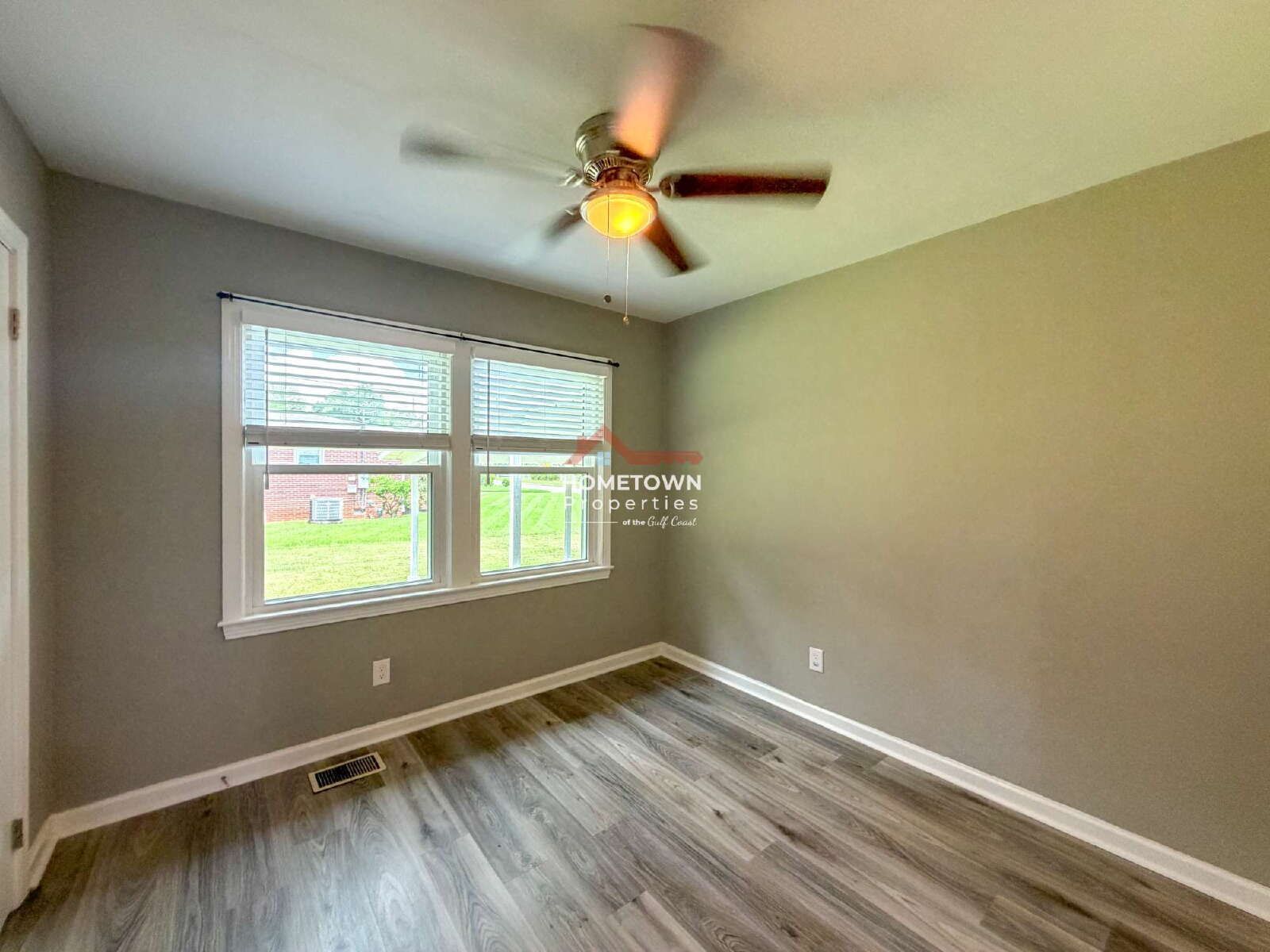 Charming 4-Bed Oasis with 2.5 Baths in Pensacola's Prime Location - 1815 Hallmark Dr! property image