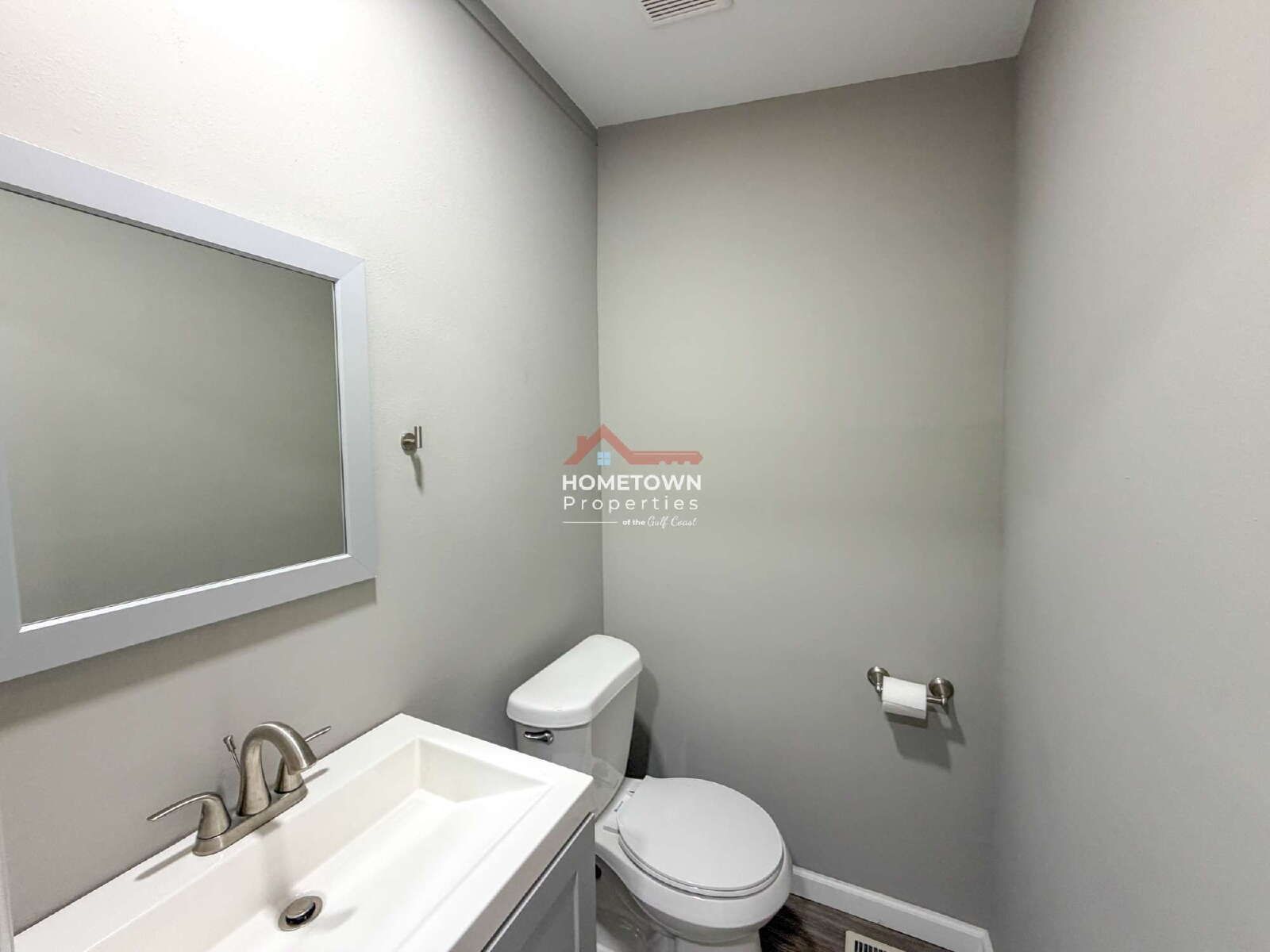 Charming 4-Bed Oasis with 2.5 Baths in Pensacola's Prime Location - 1815 Hallmark Dr! property image