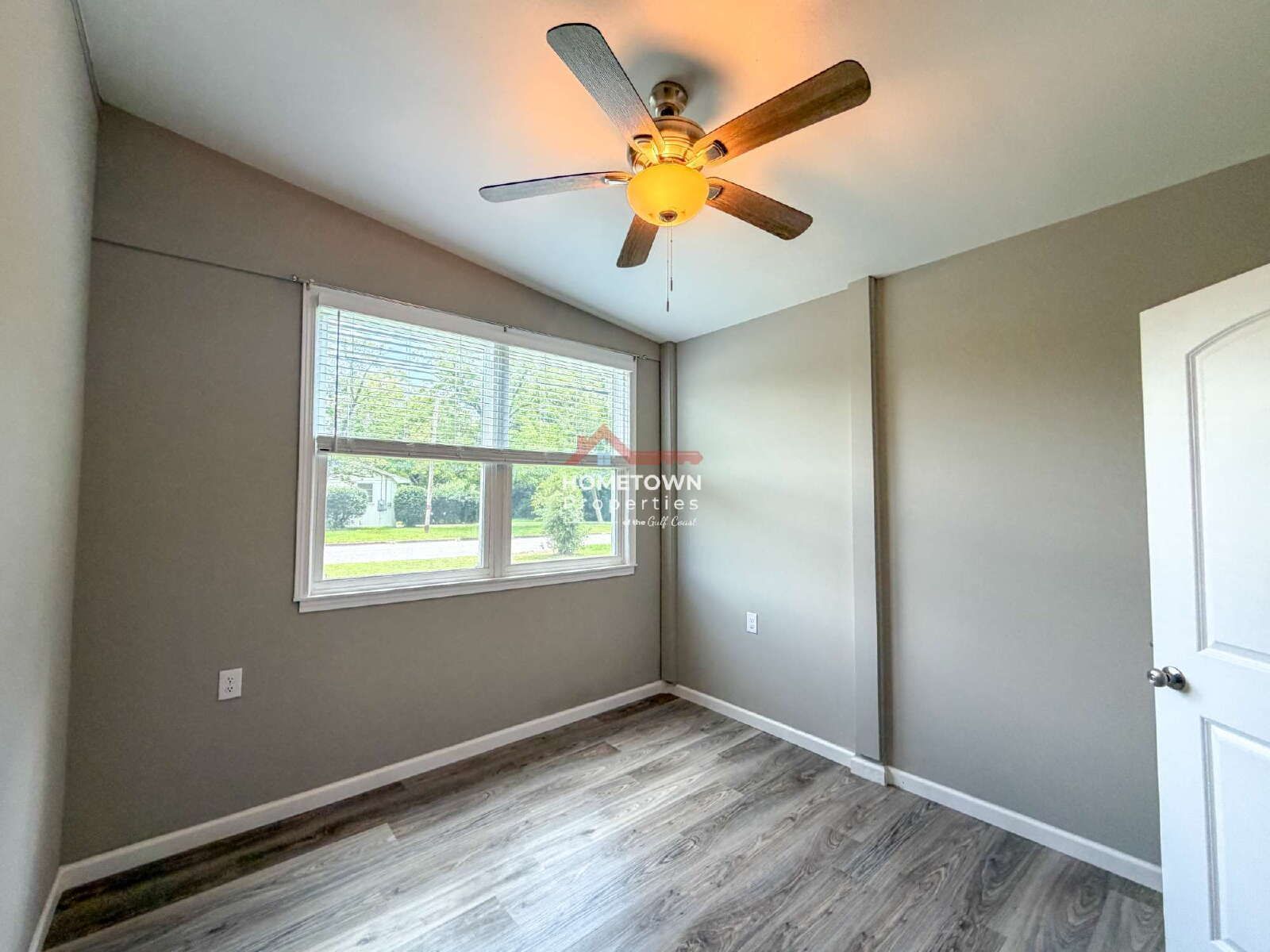 Charming 4-Bed Oasis with 2.5 Baths in Pensacola's Prime Location - 1815 Hallmark Dr! property image