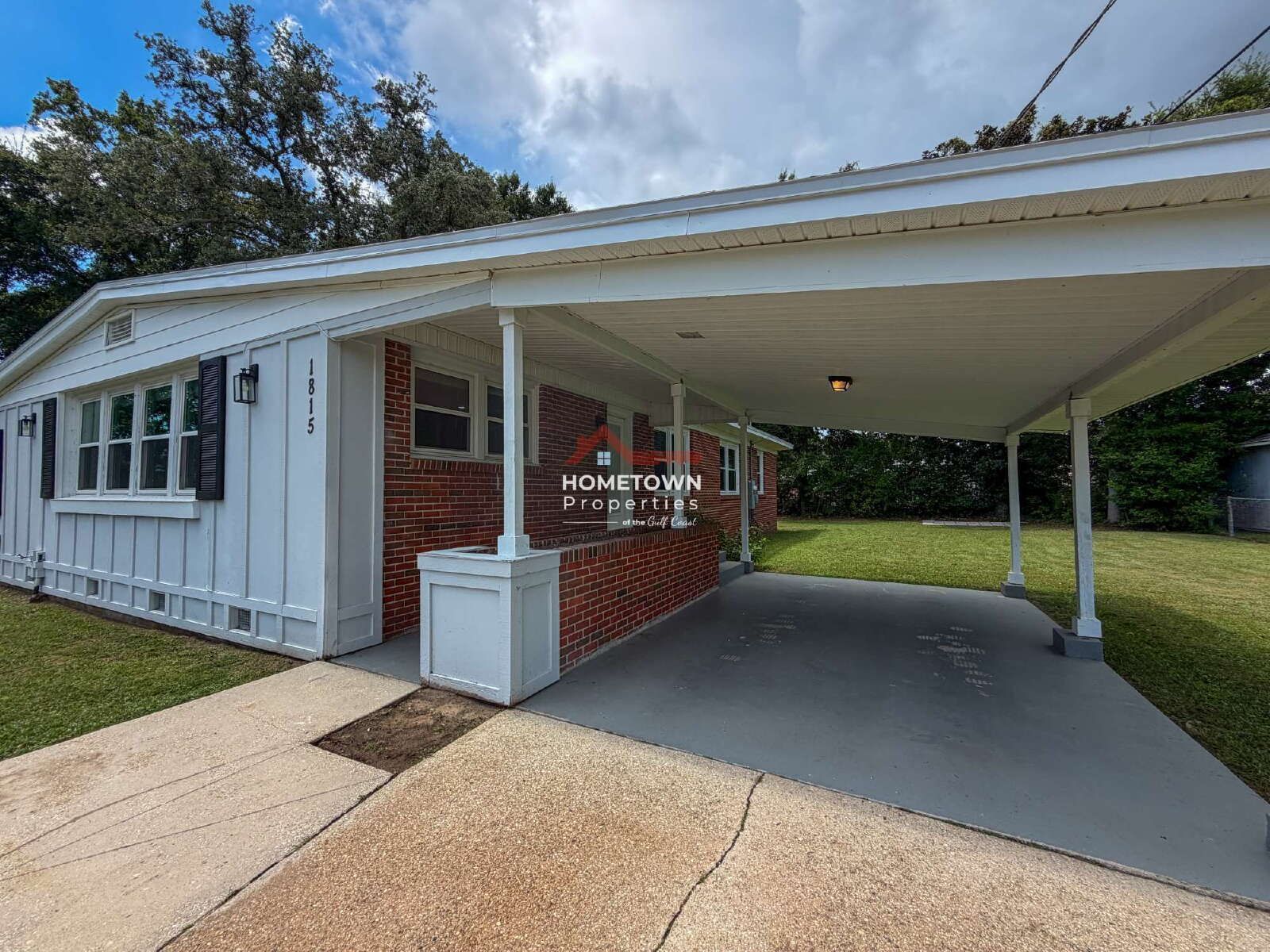 Charming 4-Bed Oasis with 2.5 Baths in Pensacola's Prime Location - 1815 Hallmark Dr! property image