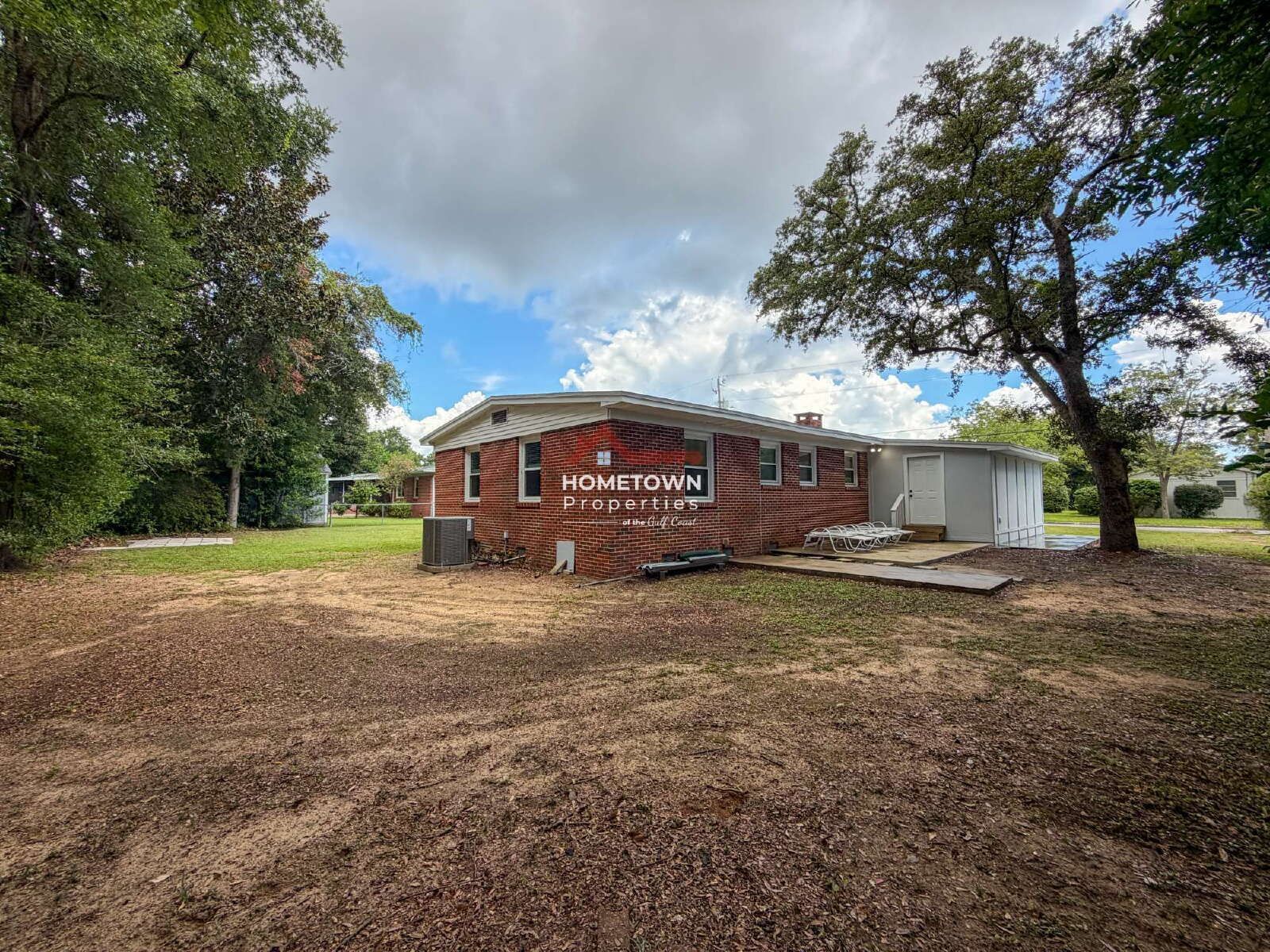 Charming 4-Bed Oasis with 2.5 Baths in Pensacola's Prime Location - 1815 Hallmark Dr! property image