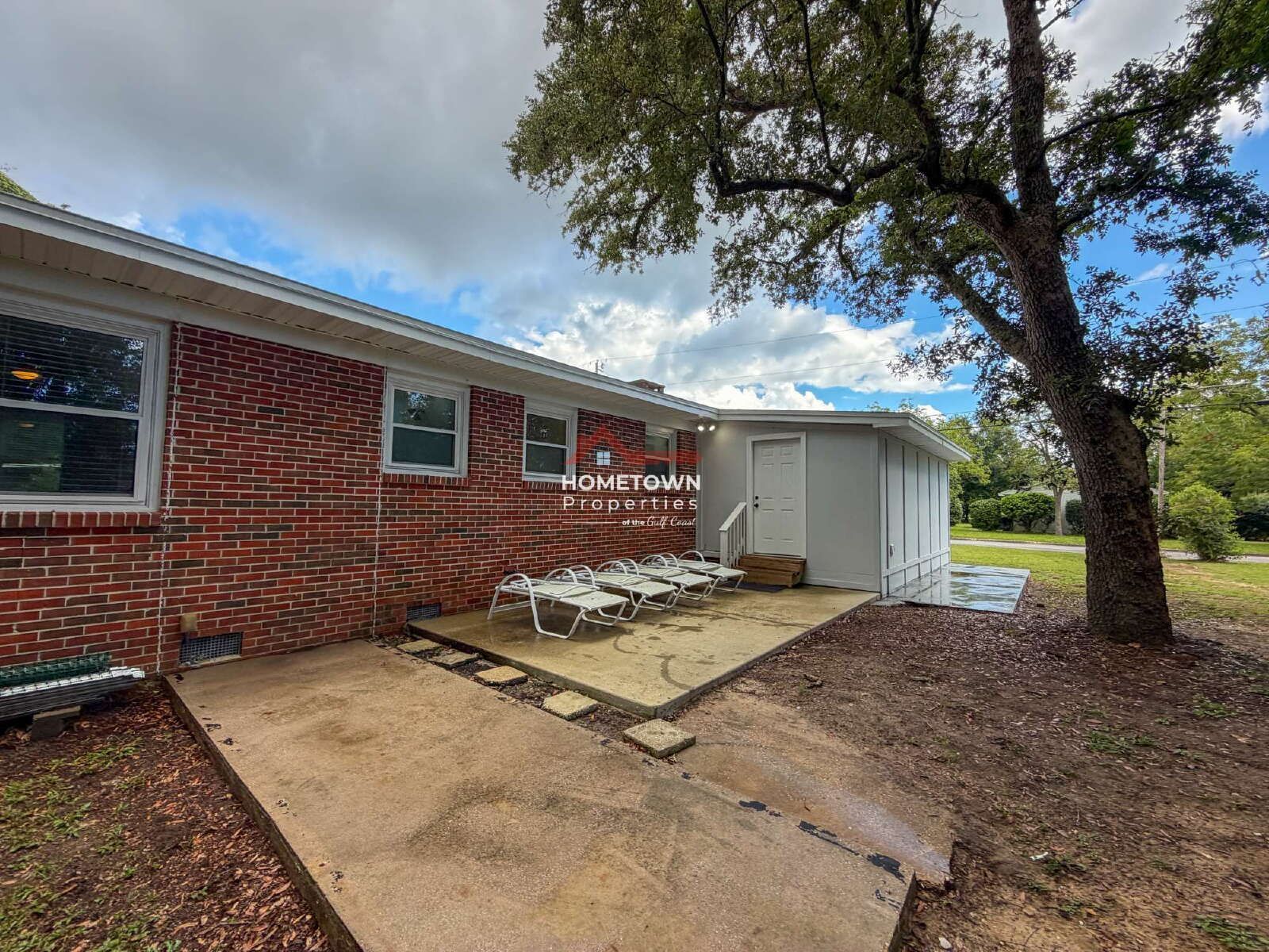 Charming 4-Bed Oasis with 2.5 Baths in Pensacola's Prime Location - 1815 Hallmark Dr! property image