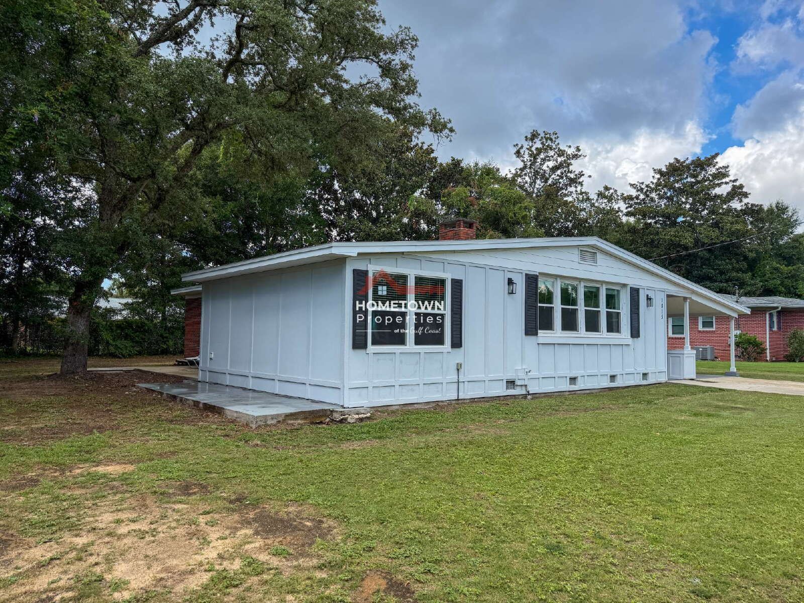 Charming 4-Bed Oasis with 2.5 Baths in Pensacola's Prime Location - 1815 Hallmark Dr! property image