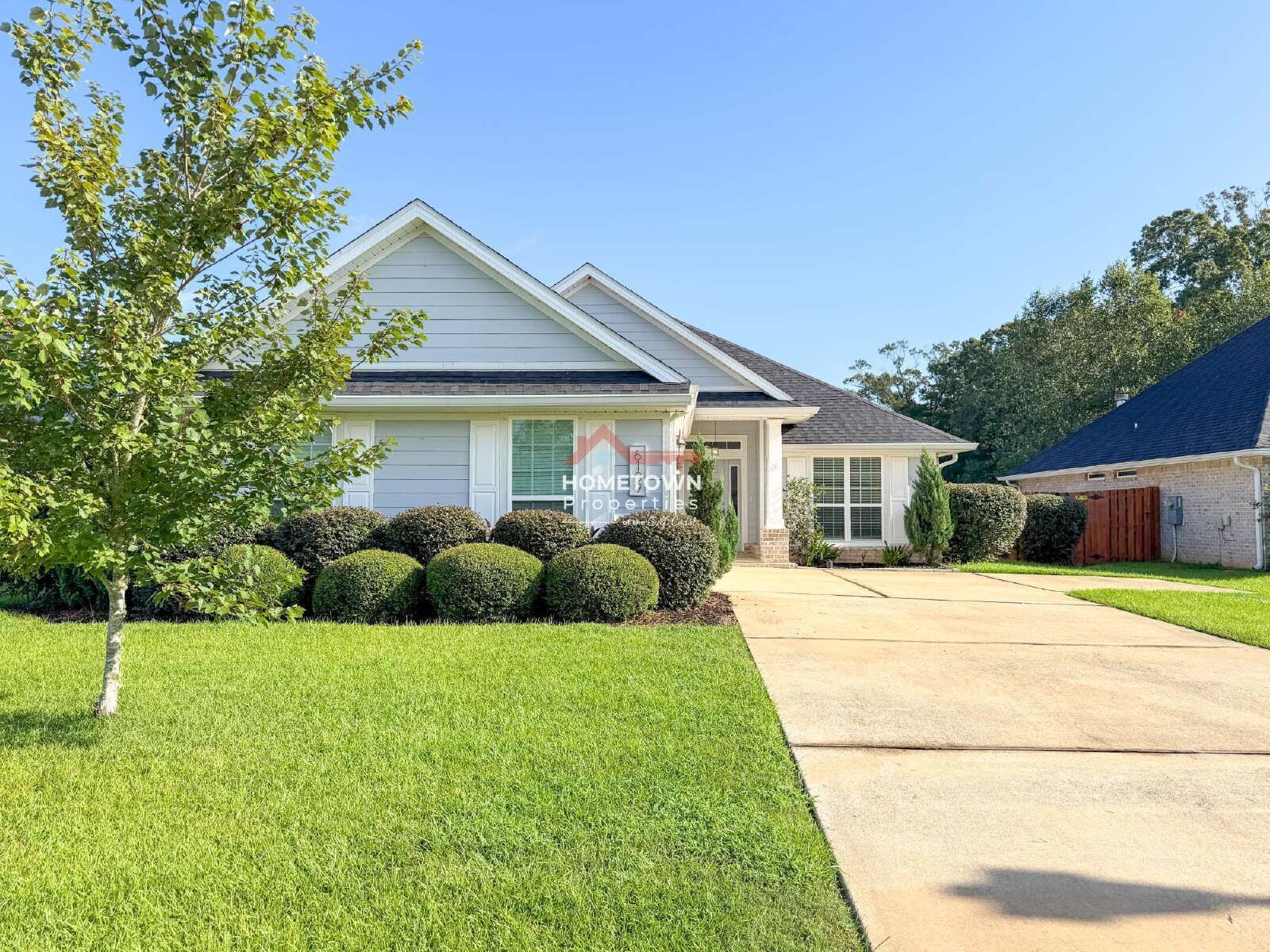Charming 3-Bed Sanctuary with Bonus Room in Pensacola - 6109 Twenty One Oaks Drive property image