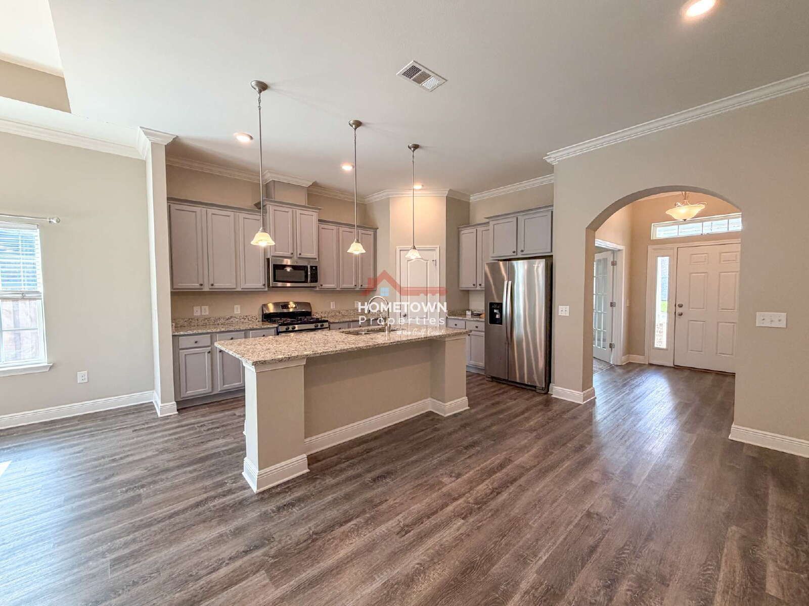 Charming 3-Bed Sanctuary with Bonus Room in Pensacola - 6109 Twenty One Oaks Drive property image