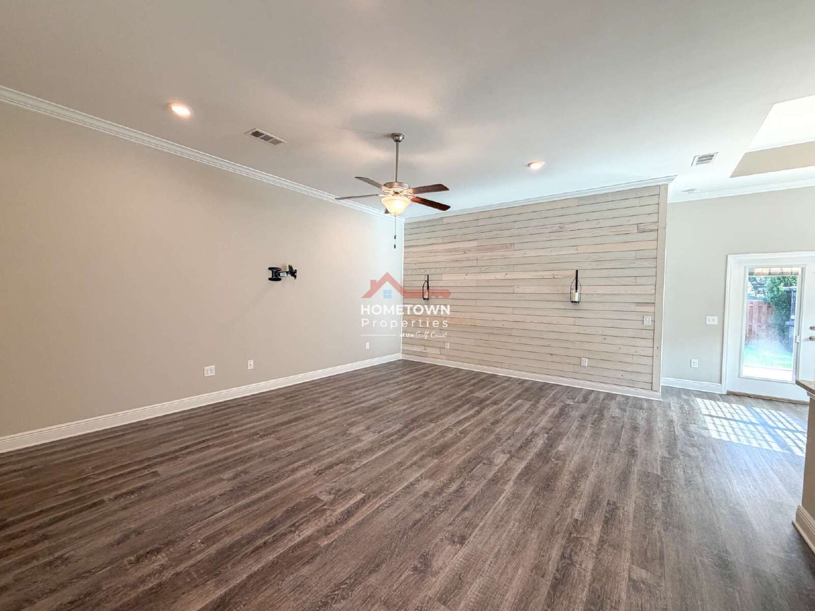 Charming 3-Bed Sanctuary with Bonus Room in Pensacola - 6109 Twenty One Oaks Drive property image