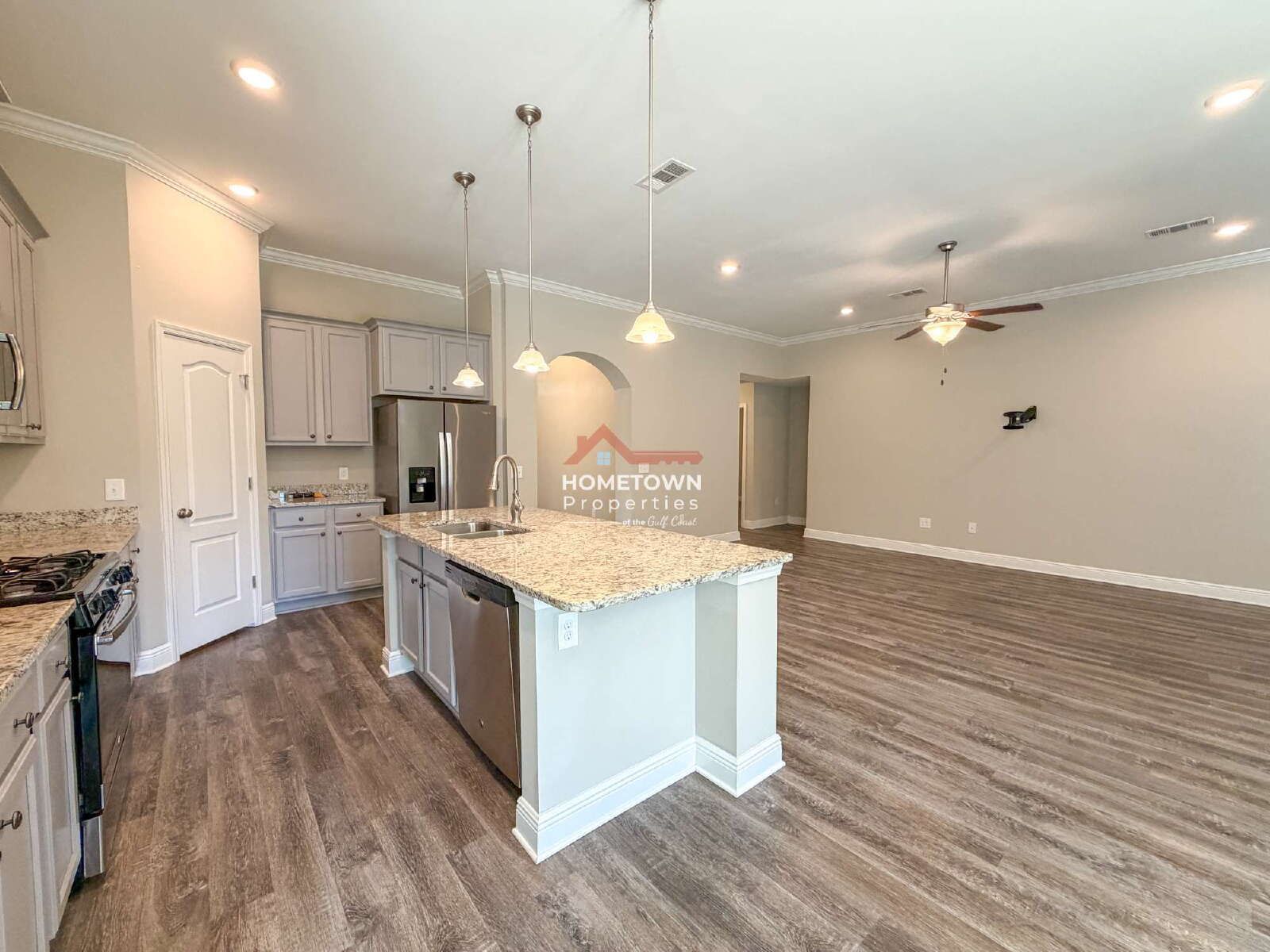 Charming 3-Bed Sanctuary with Bonus Room in Pensacola - 6109 Twenty One Oaks Drive property image