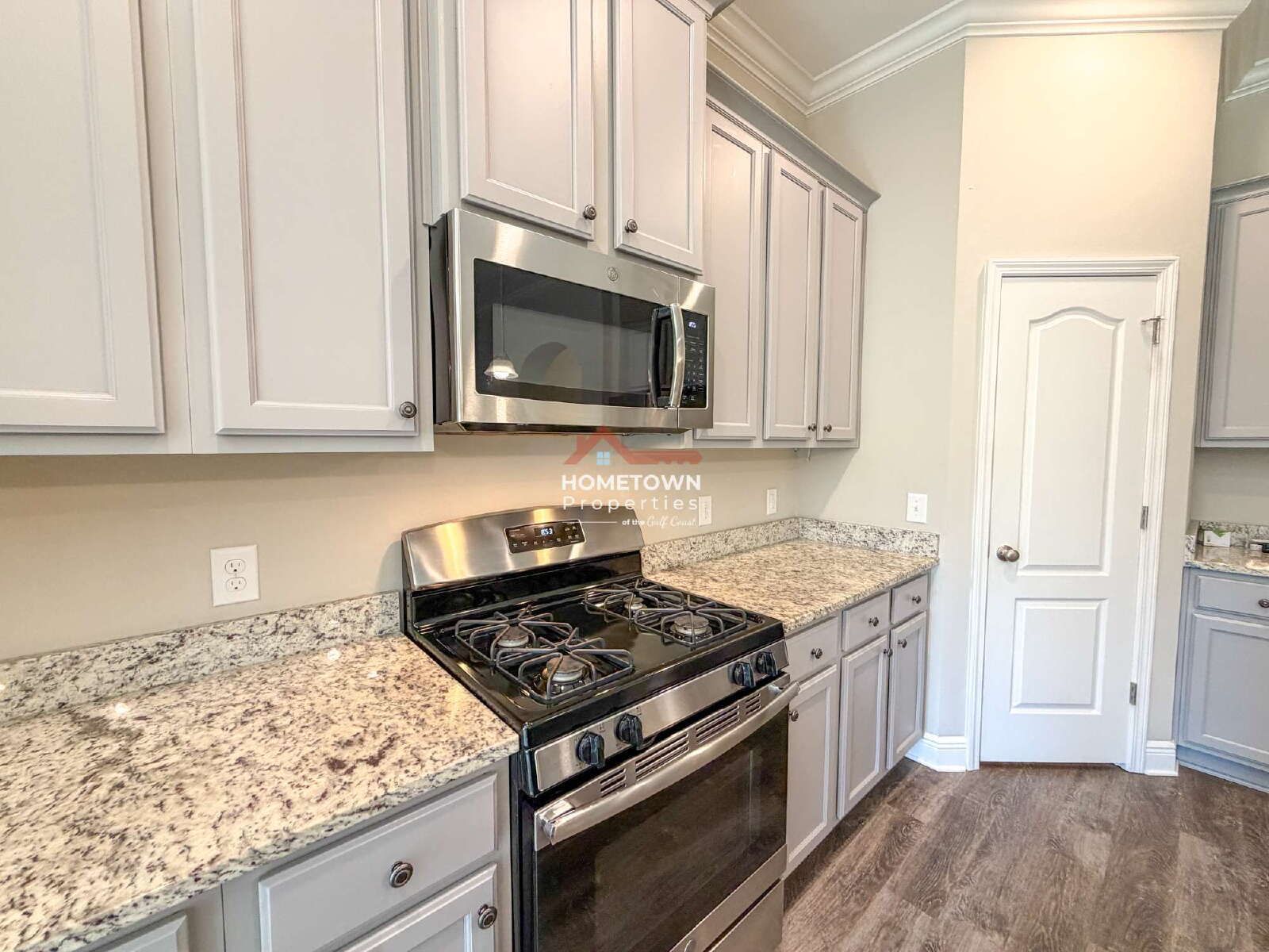 Charming 3-Bed Sanctuary with Bonus Room in Pensacola - 6109 Twenty One Oaks Drive property image