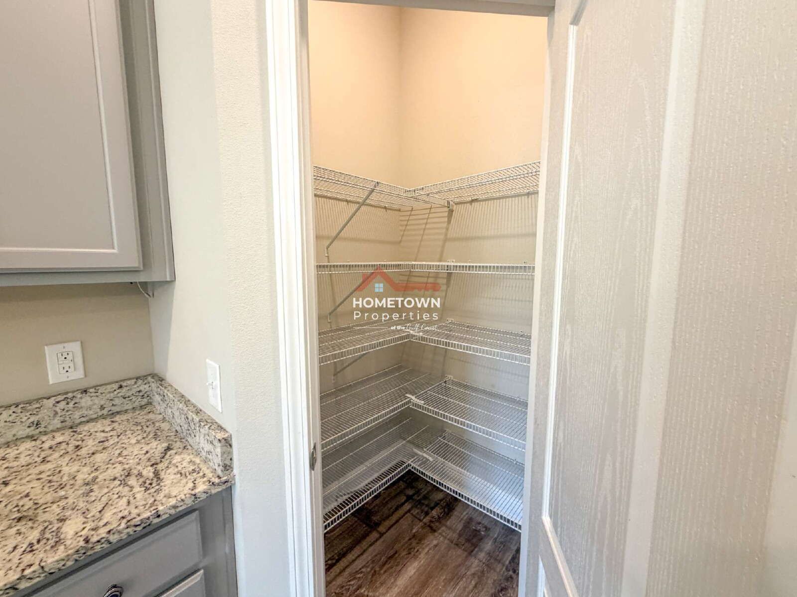 Charming 3-Bed Sanctuary with Bonus Room in Pensacola - 6109 Twenty One Oaks Drive property image
