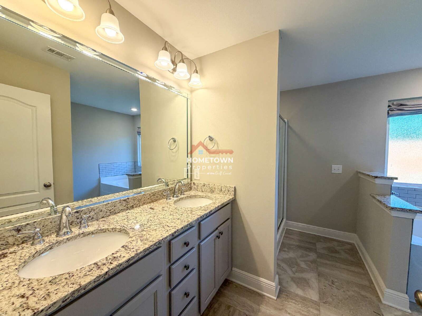 Charming 3-Bed Sanctuary with Bonus Room in Pensacola - 6109 Twenty One Oaks Drive property image