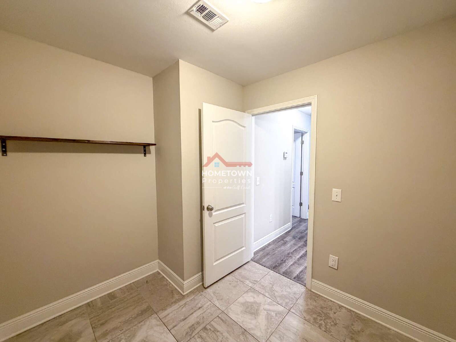 Charming 3-Bed Sanctuary with Bonus Room in Pensacola - 6109 Twenty One Oaks Drive property image