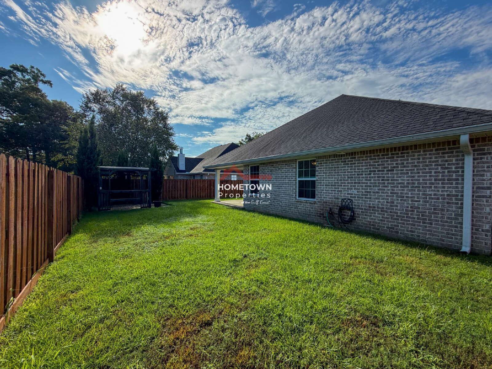 Charming 3-Bed Sanctuary with Bonus Room in Pensacola - 6109 Twenty One Oaks Drive property image