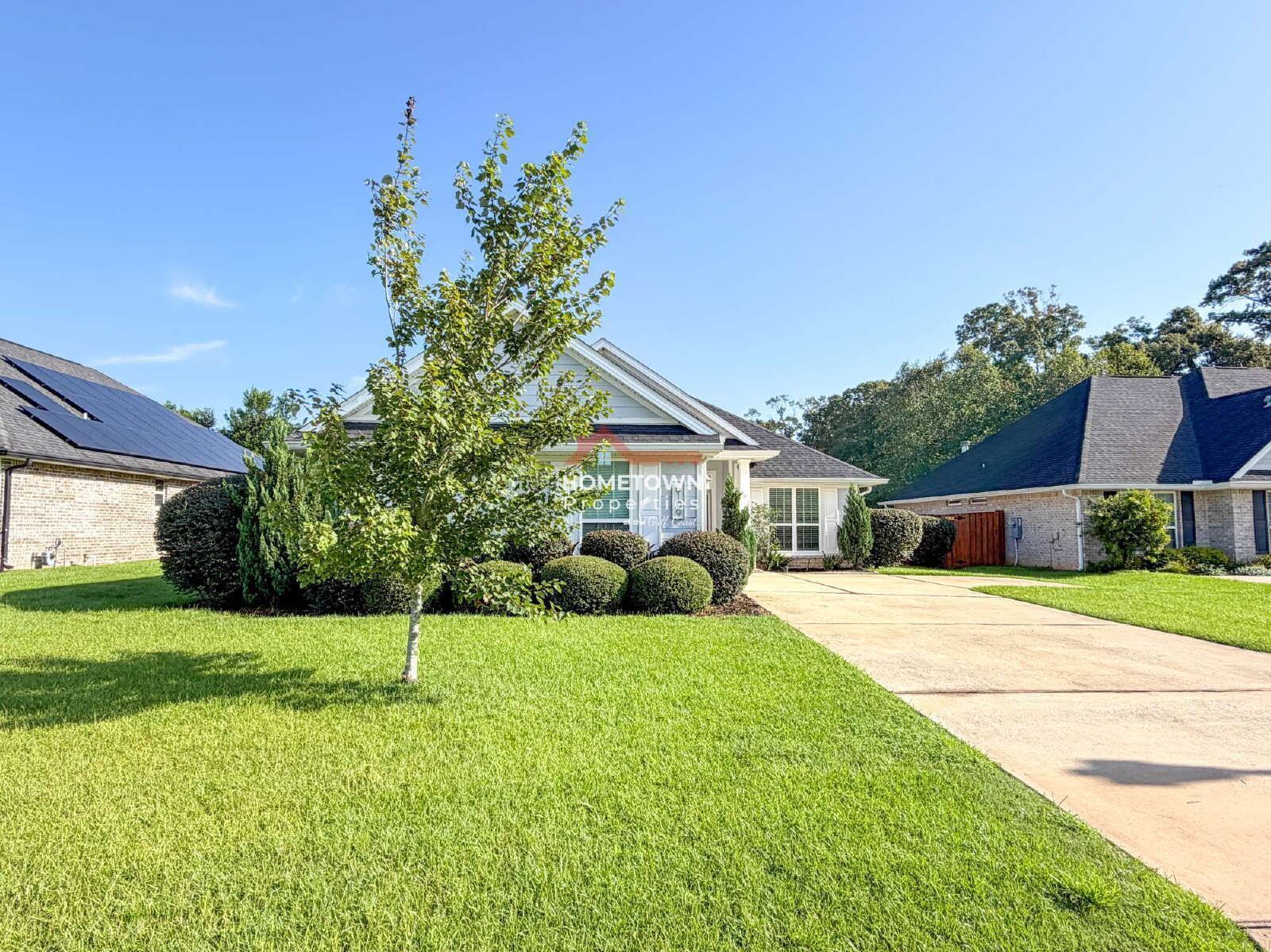 Charming 3-Bed Sanctuary with Bonus Room in Pensacola - 6109 Twenty One Oaks Drive property image