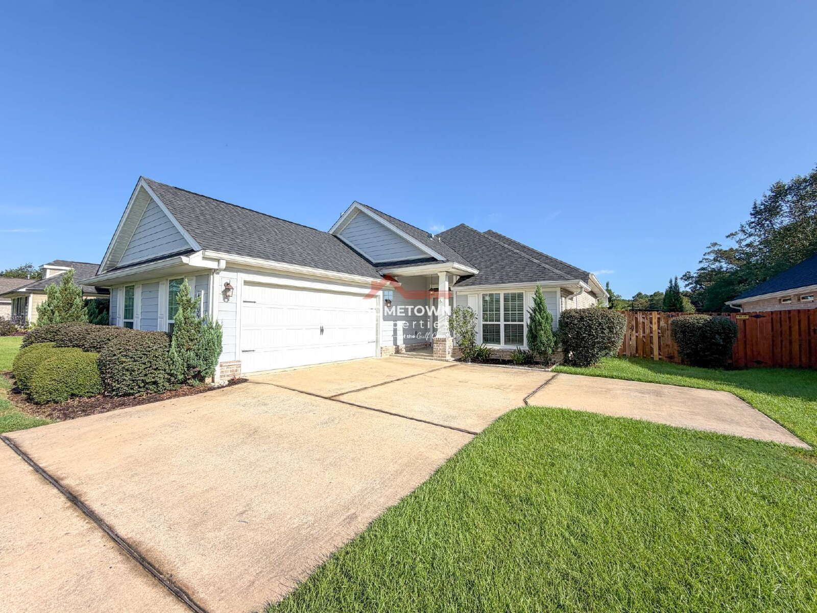 Charming 3-Bed Sanctuary with Bonus Room in Pensacola - 6109 Twenty One Oaks Drive property image