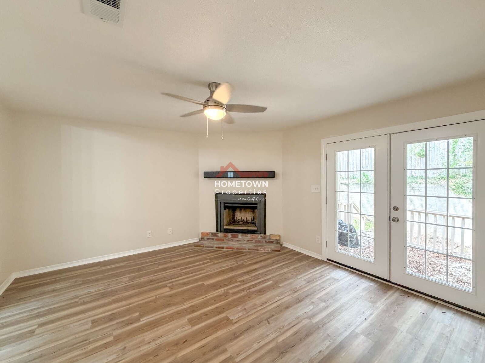 Charming 2-Bed Condo Oasis in Pensacola – 1.5 Baths & 1260 Sq Ft of Comfort at 4221 Brookside Drive! property image