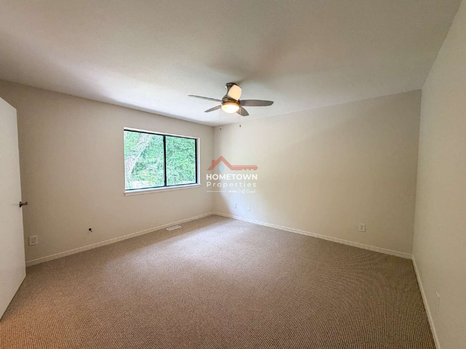 Charming 2-Bed Condo Oasis in Pensacola – 1.5 Baths & 1260 Sq Ft of Comfort at 4221 Brookside Drive! property image