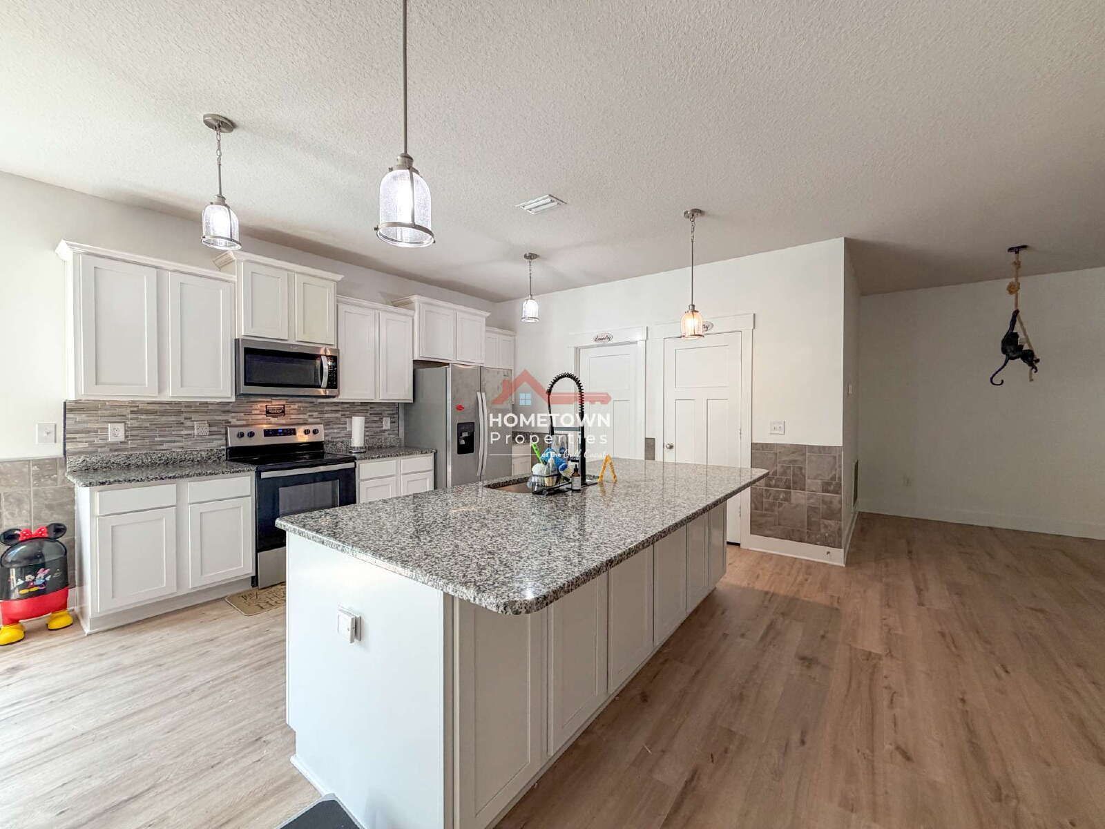 Spacious 4-Bedroom with Luxurious Granite Touches in Pensacola! property image