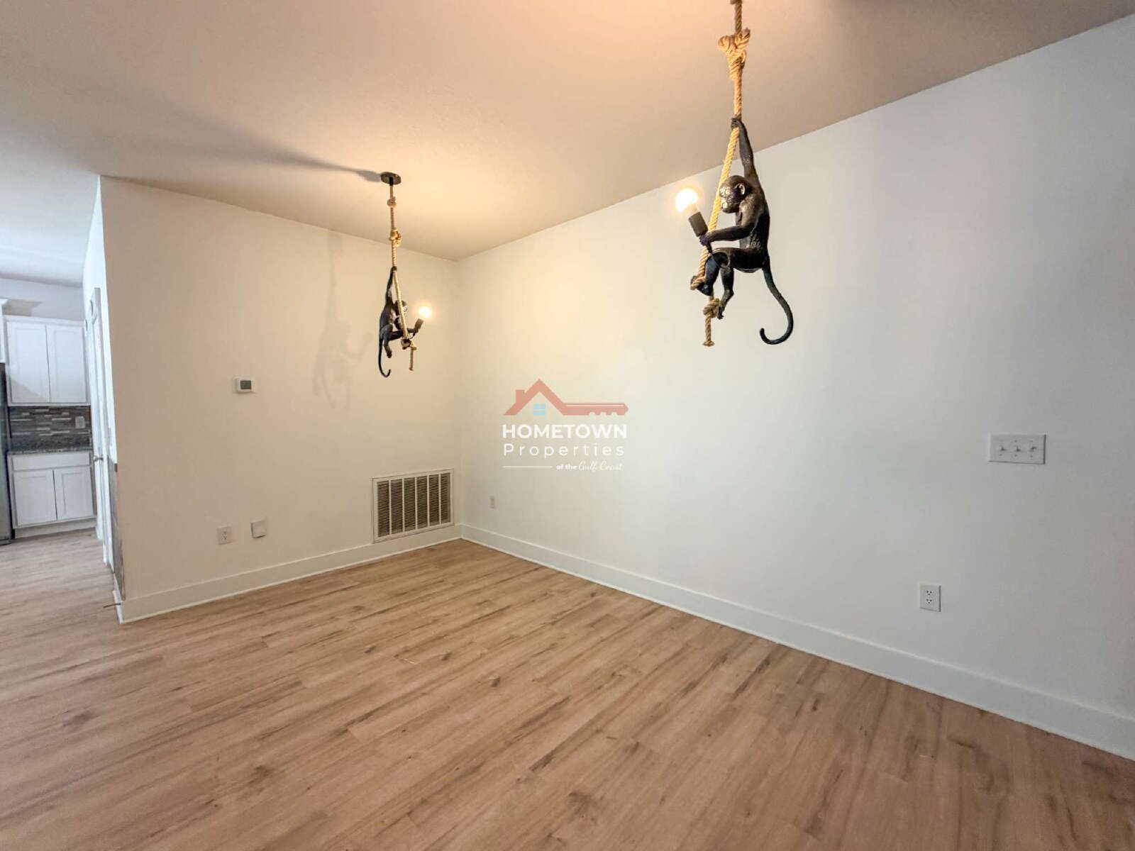 Spacious 4-Bedroom with Luxurious Granite Touches in Pensacola! property image