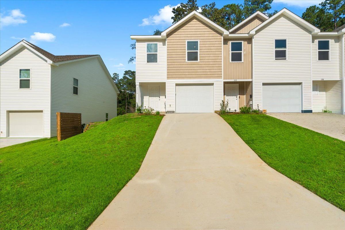 Charming 3-Bed Haven with Granite Countertops & Spacious Living at 1116 Coniferous Ave! property image