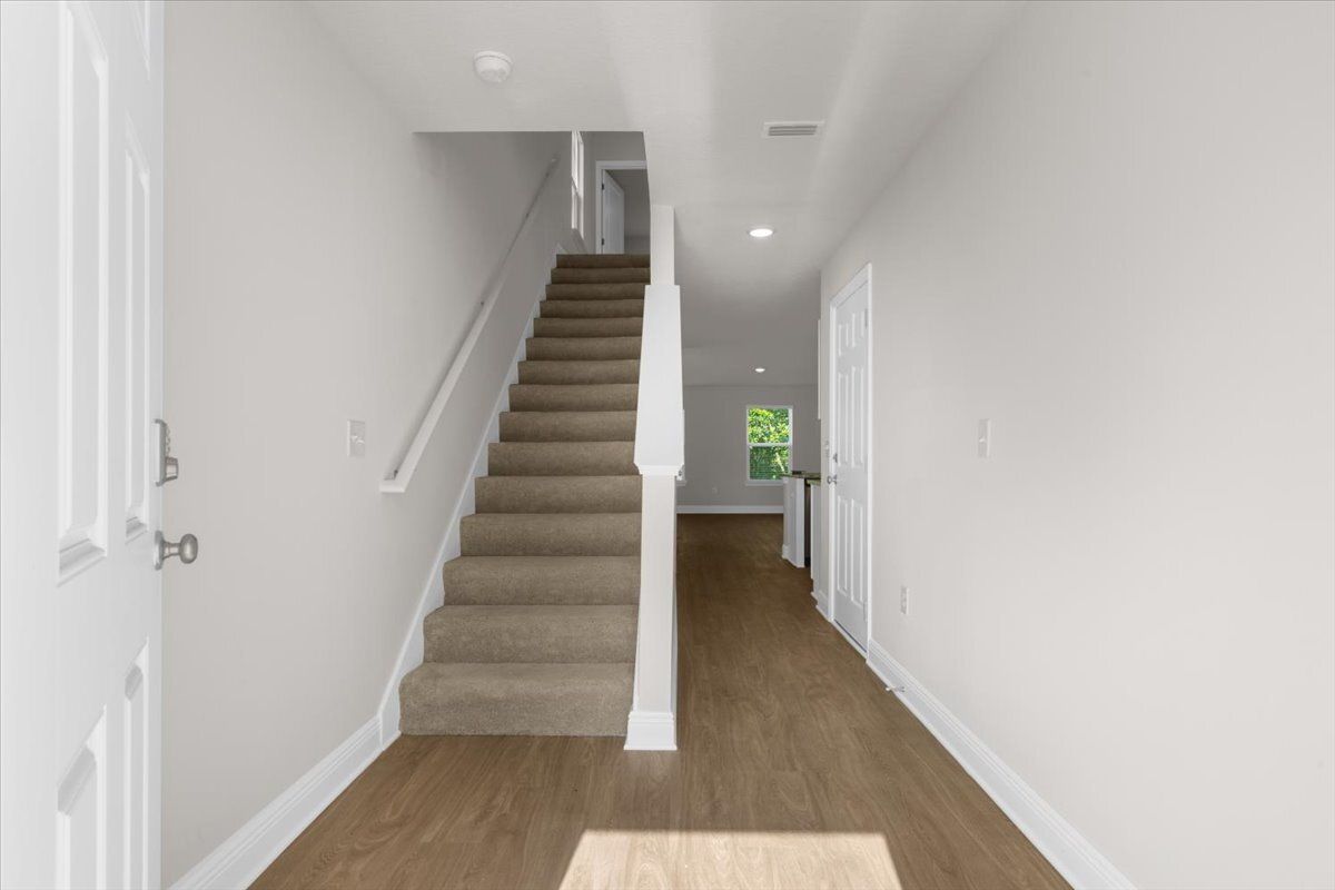 Charming 3-Bed Haven with Granite Countertops & Spacious Living at 1116 Coniferous Ave! property image