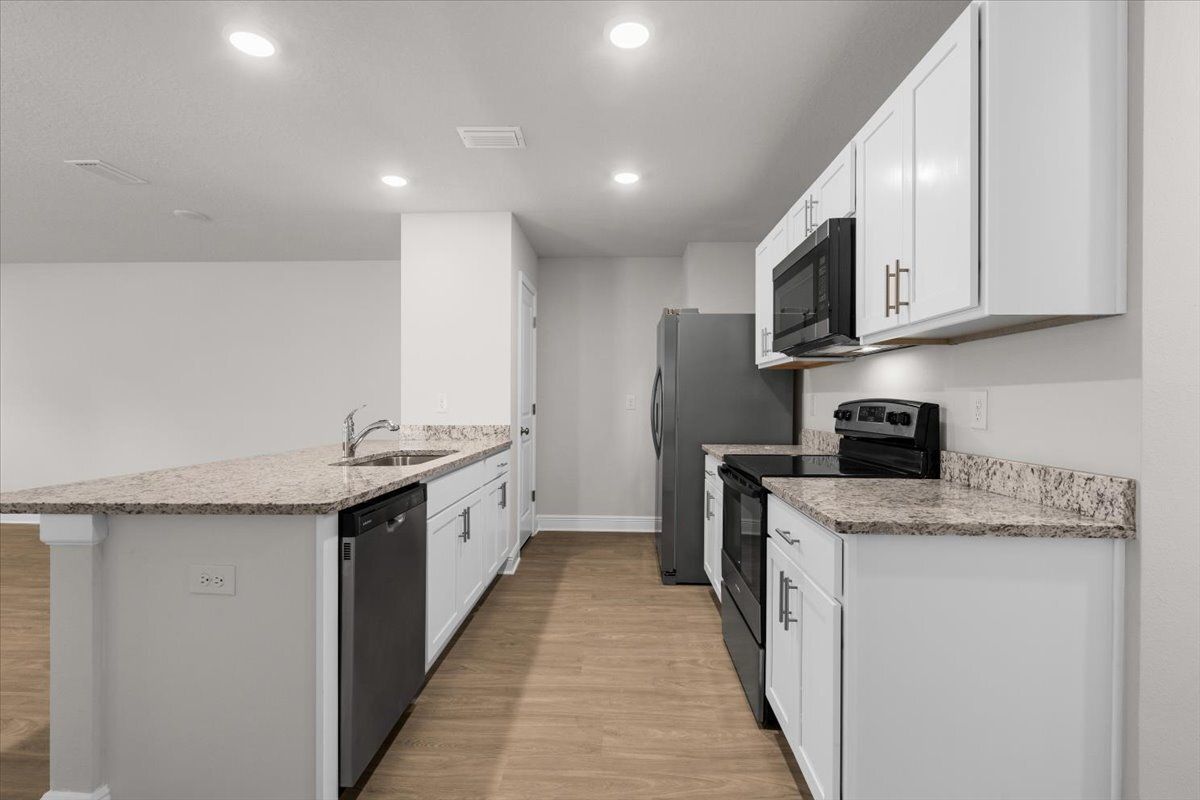 Charming 3-Bed Haven with Granite Countertops & Spacious Living at 1116 Coniferous Ave! property image