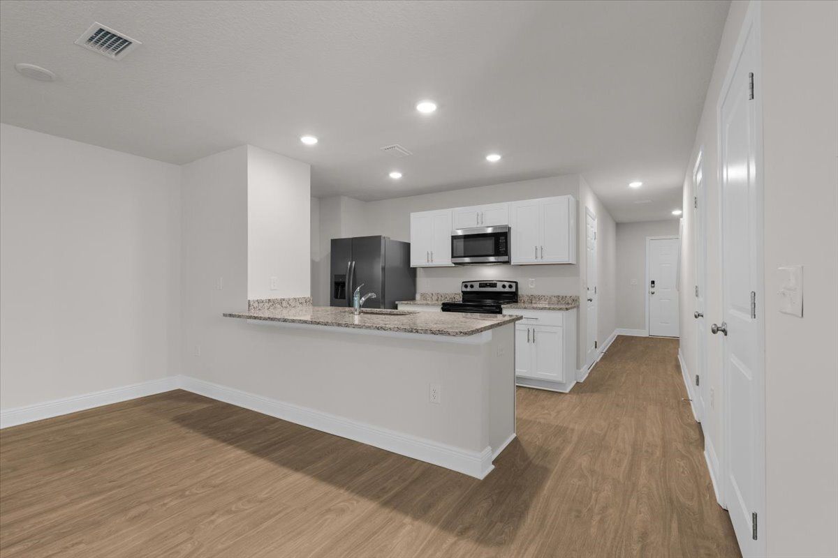 Charming 3-Bed Haven with Granite Countertops & Spacious Living at 1116 Coniferous Ave! property image