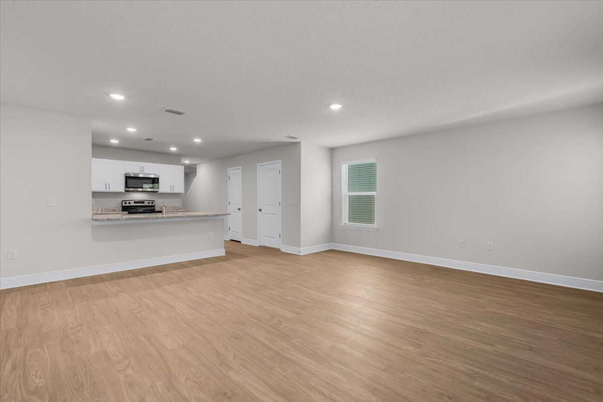 Charming 3-Bed Haven with Granite Countertops & Spacious Living at 1116 Coniferous Ave! property image