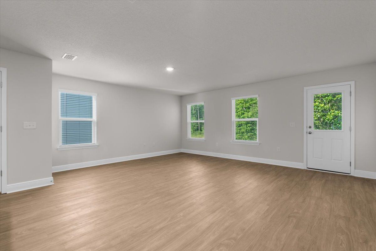 Charming 3-Bed Haven with Granite Countertops & Spacious Living at 1116 Coniferous Ave! property image