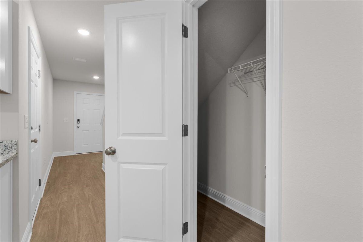 Charming 3-Bed Haven with Granite Countertops & Spacious Living at 1116 Coniferous Ave! property image