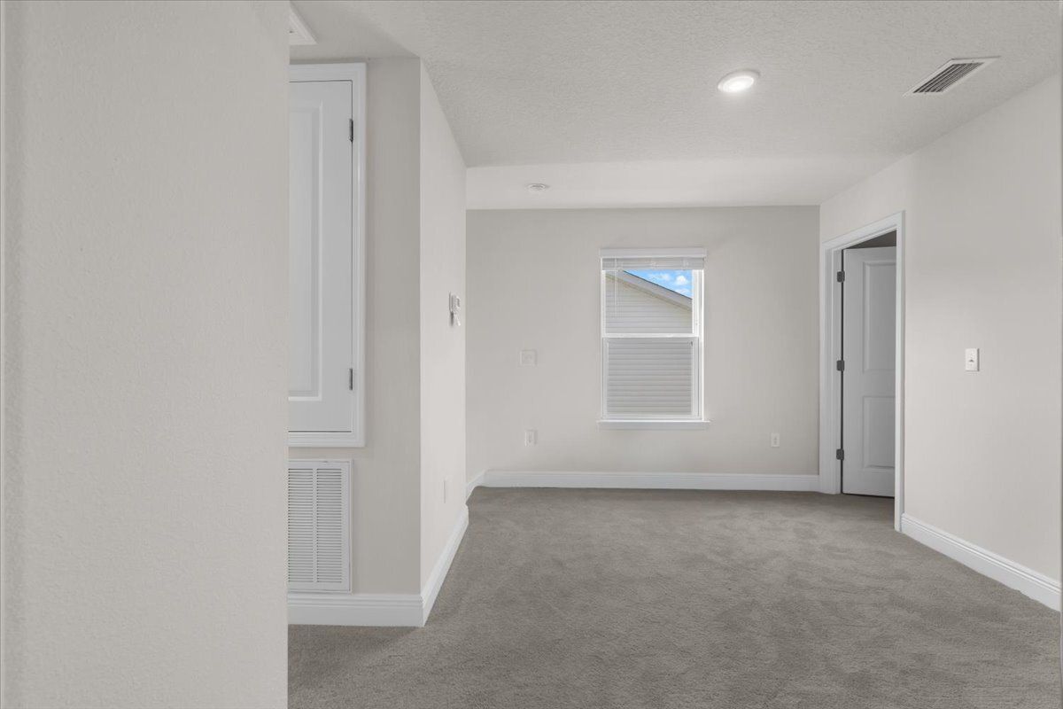 Charming 3-Bed Haven with Granite Countertops & Spacious Living at 1116 Coniferous Ave! property image
