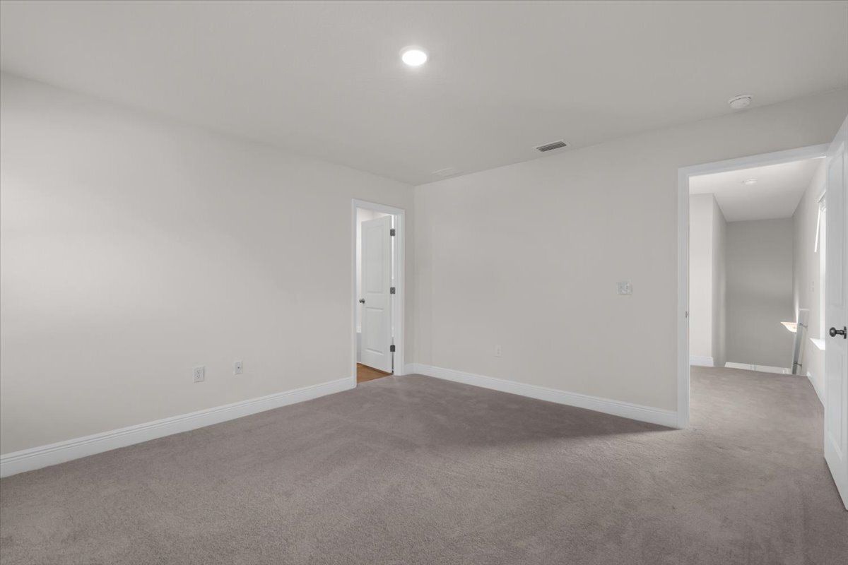 Charming 3-Bed Haven with Granite Countertops & Spacious Living at 1116 Coniferous Ave! property image