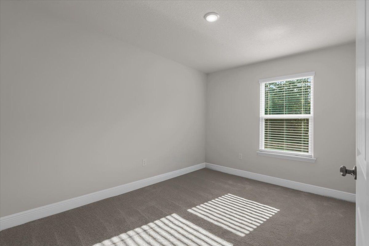 Charming 3-Bed Haven with Granite Countertops & Spacious Living at 1116 Coniferous Ave! property image