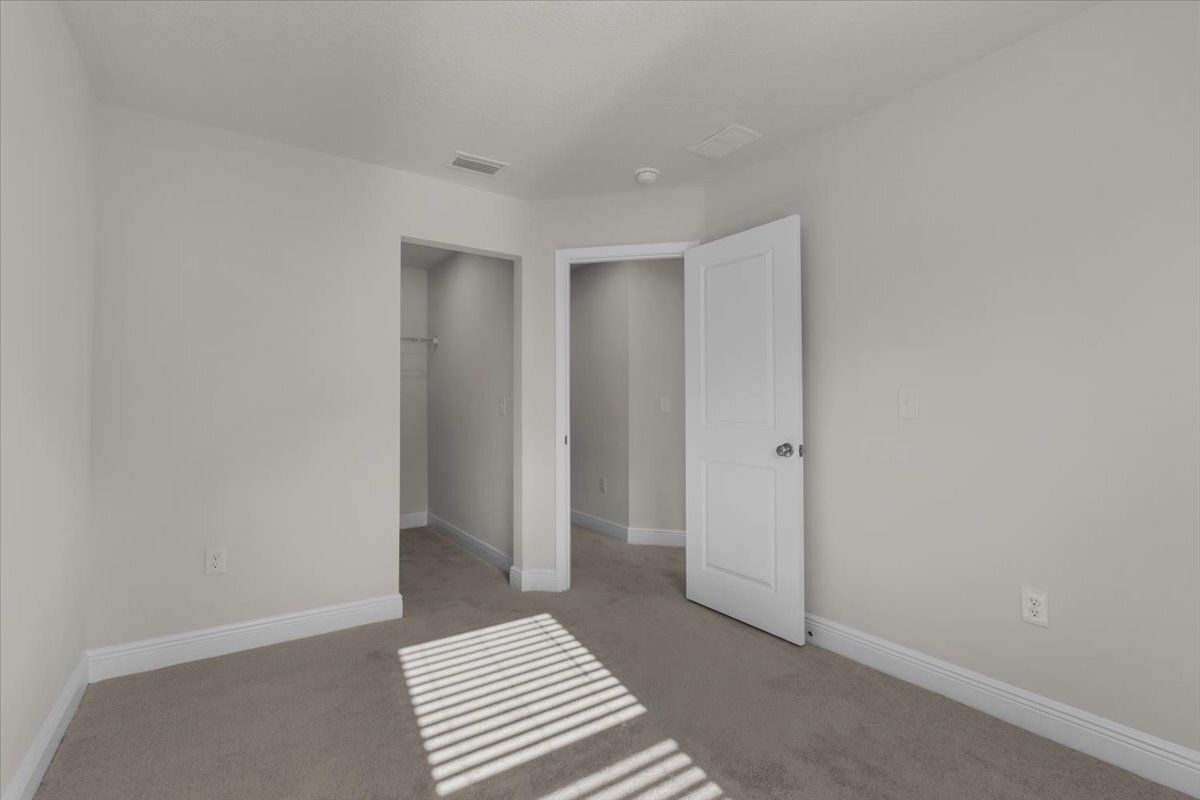 Charming 3-Bed Haven with Granite Countertops & Spacious Living at 1116 Coniferous Ave! property image