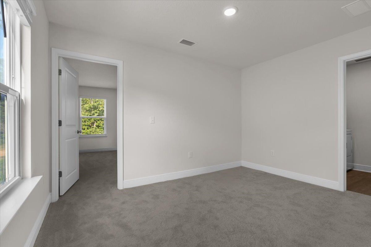 Charming 3-Bed Haven with Granite Countertops & Spacious Living at 1116 Coniferous Ave! property image