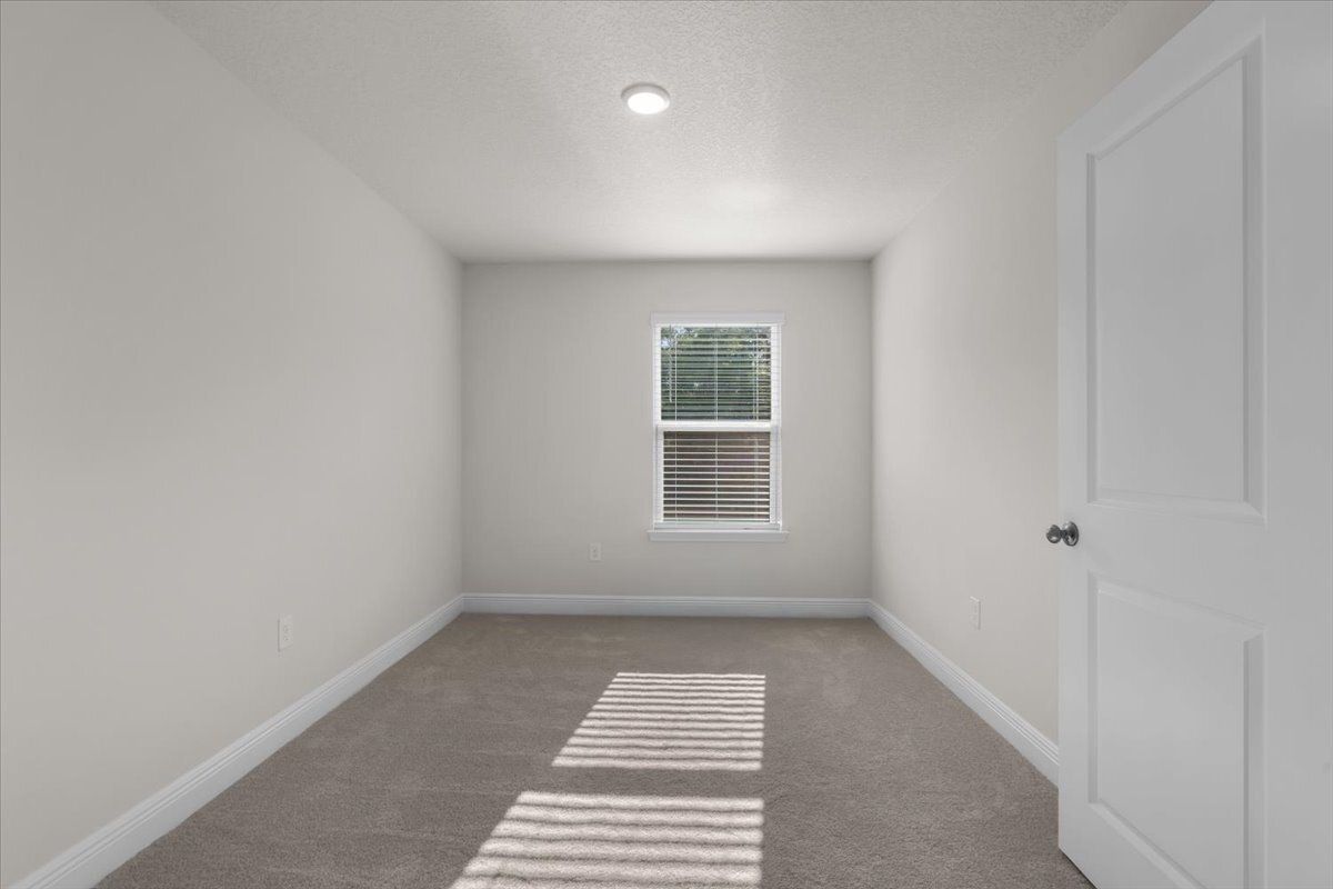 Charming 3-Bed Haven with Granite Countertops & Spacious Living at 1116 Coniferous Ave! property image