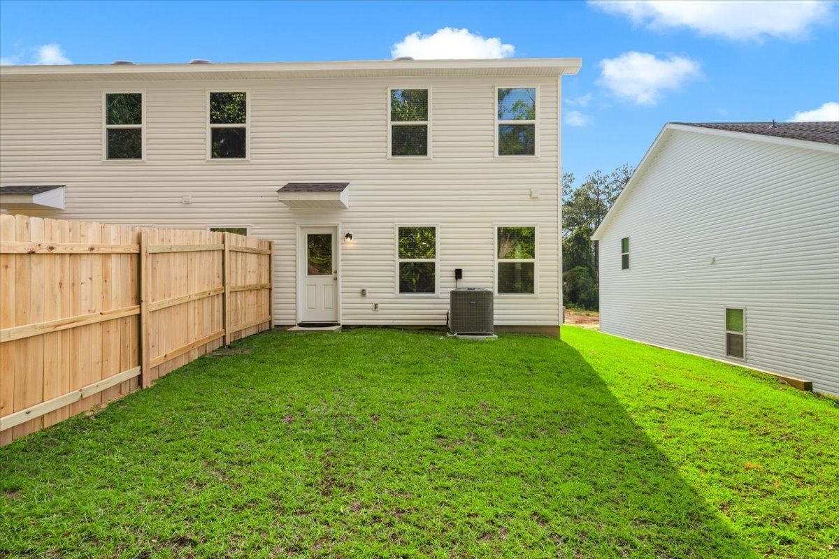 Charming 3-Bed Haven with Granite Countertops & Spacious Living at 1116 Coniferous Ave! property image