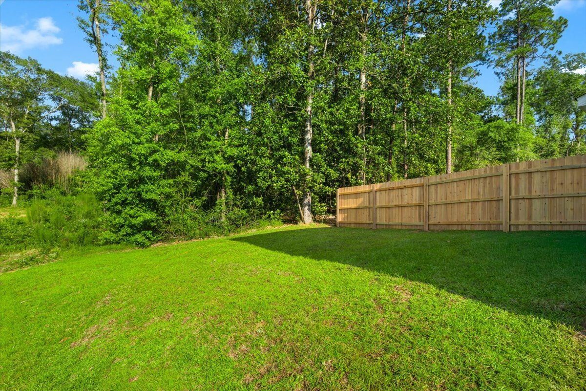 Charming 3-Bed Haven with Granite Countertops & Spacious Living at 1116 Coniferous Ave! property image