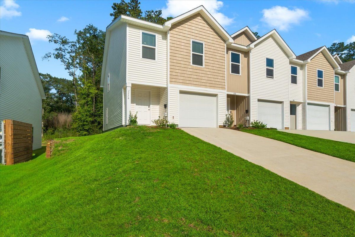 Charming 3-Bed Haven with Granite Countertops & Spacious Living at 1116 Coniferous Ave! property image