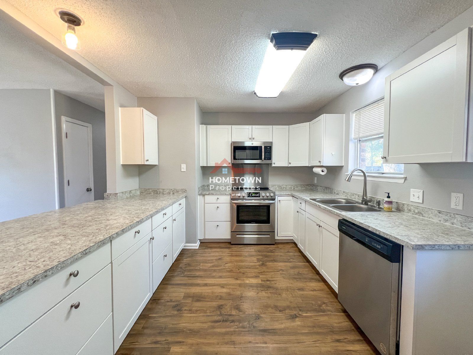 Charming 3-Bedroom Retreat with 2 Baths - Discover Your Cozy Home at 5430 Jenny Circle! property image