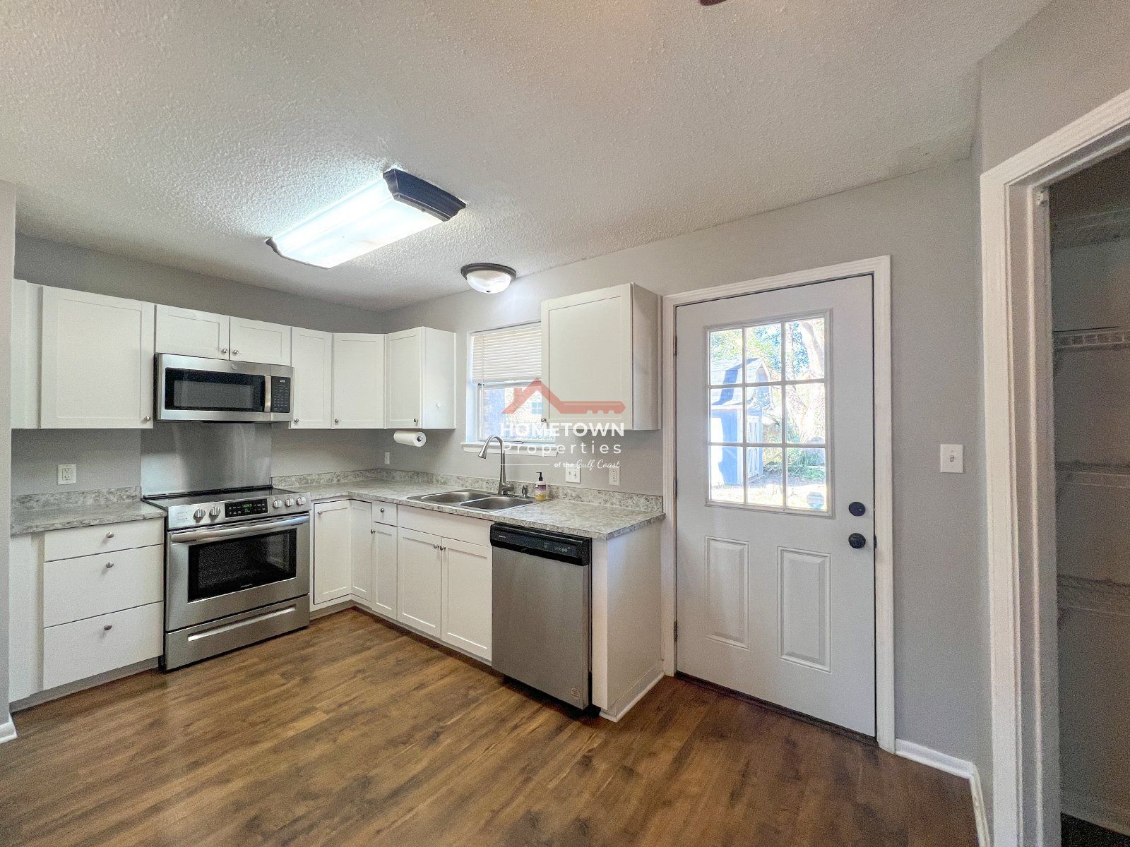 Charming 3-Bedroom Retreat with 2 Baths - Discover Your Cozy Home at 5430 Jenny Circle! property image