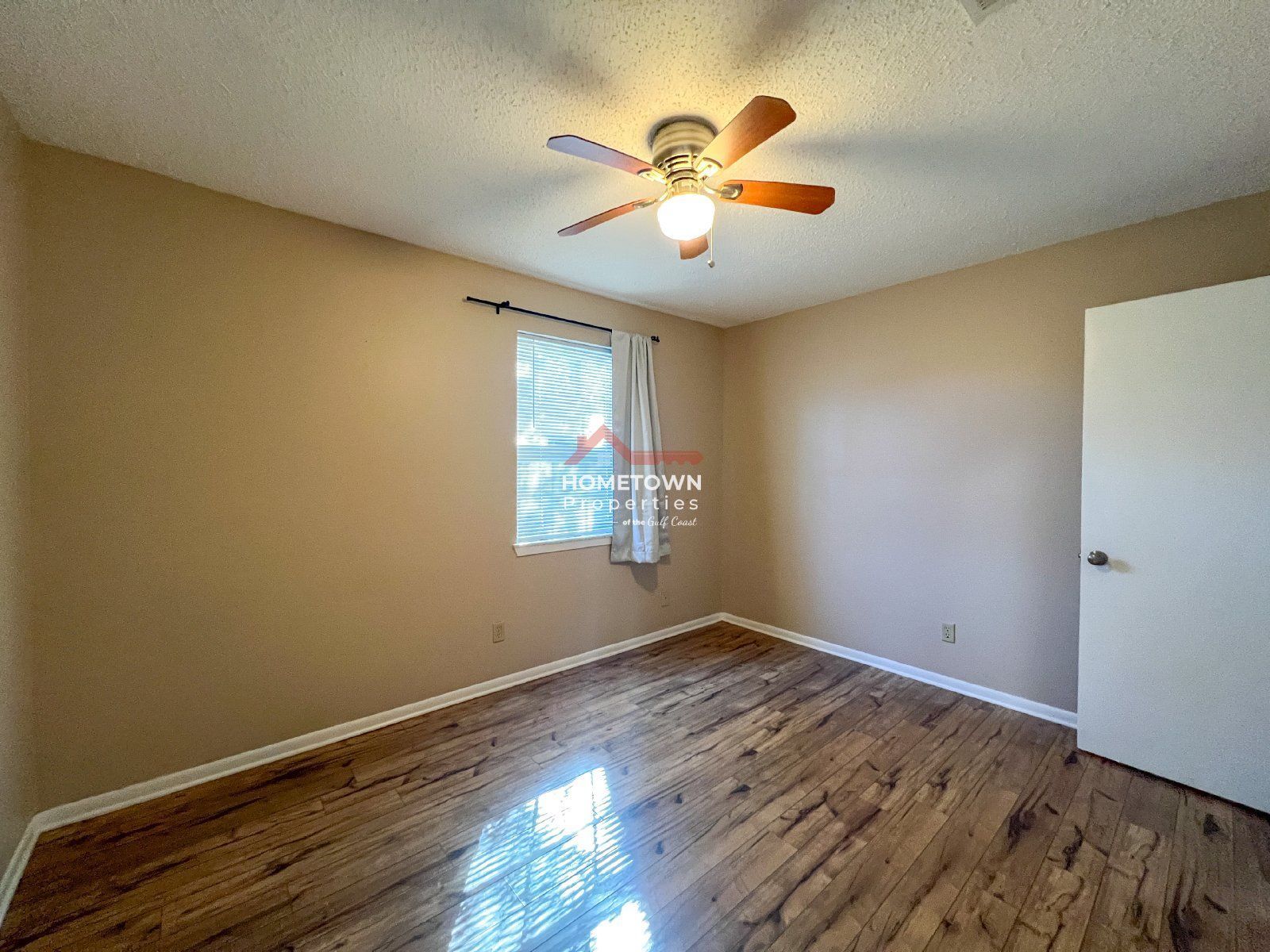 Charming 3-Bedroom Retreat with 2 Baths - Discover Your Cozy Home at 5430 Jenny Circle! property image