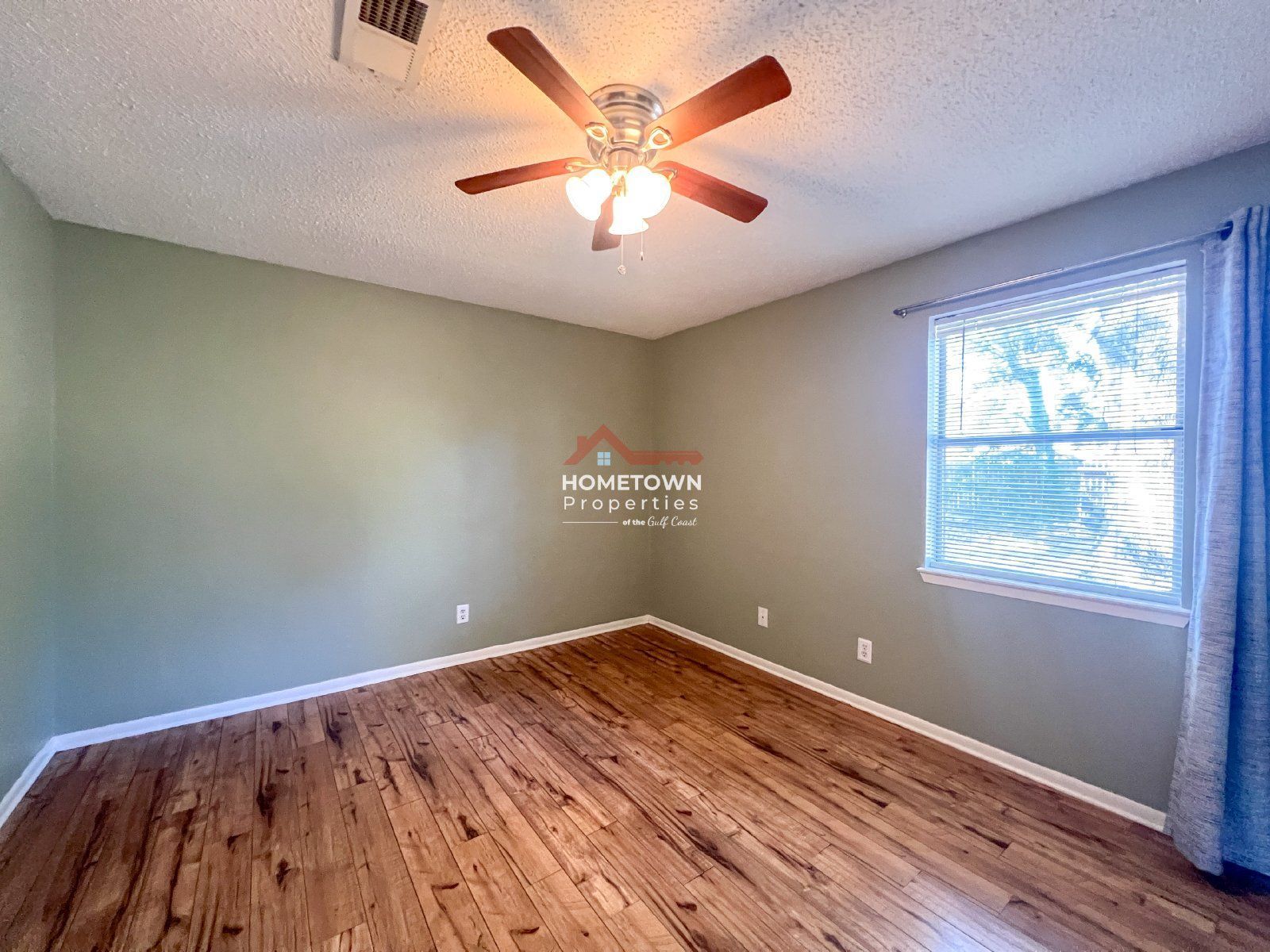 Charming 3-Bedroom Retreat with 2 Baths - Discover Your Cozy Home at 5430 Jenny Circle! property image